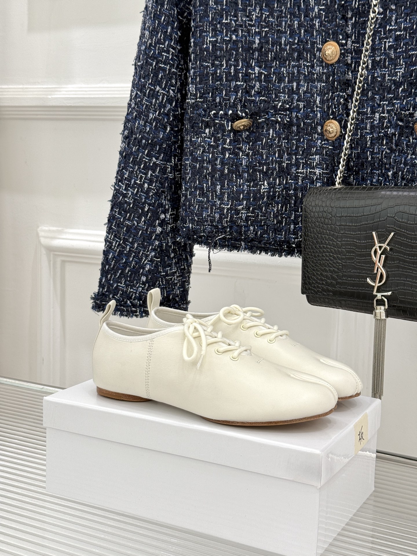 MaisonMargiela｜MM6马吉拉26WF新品绑带分趾小皮鞋MM6以解构美学重塑Tabi分趾经典