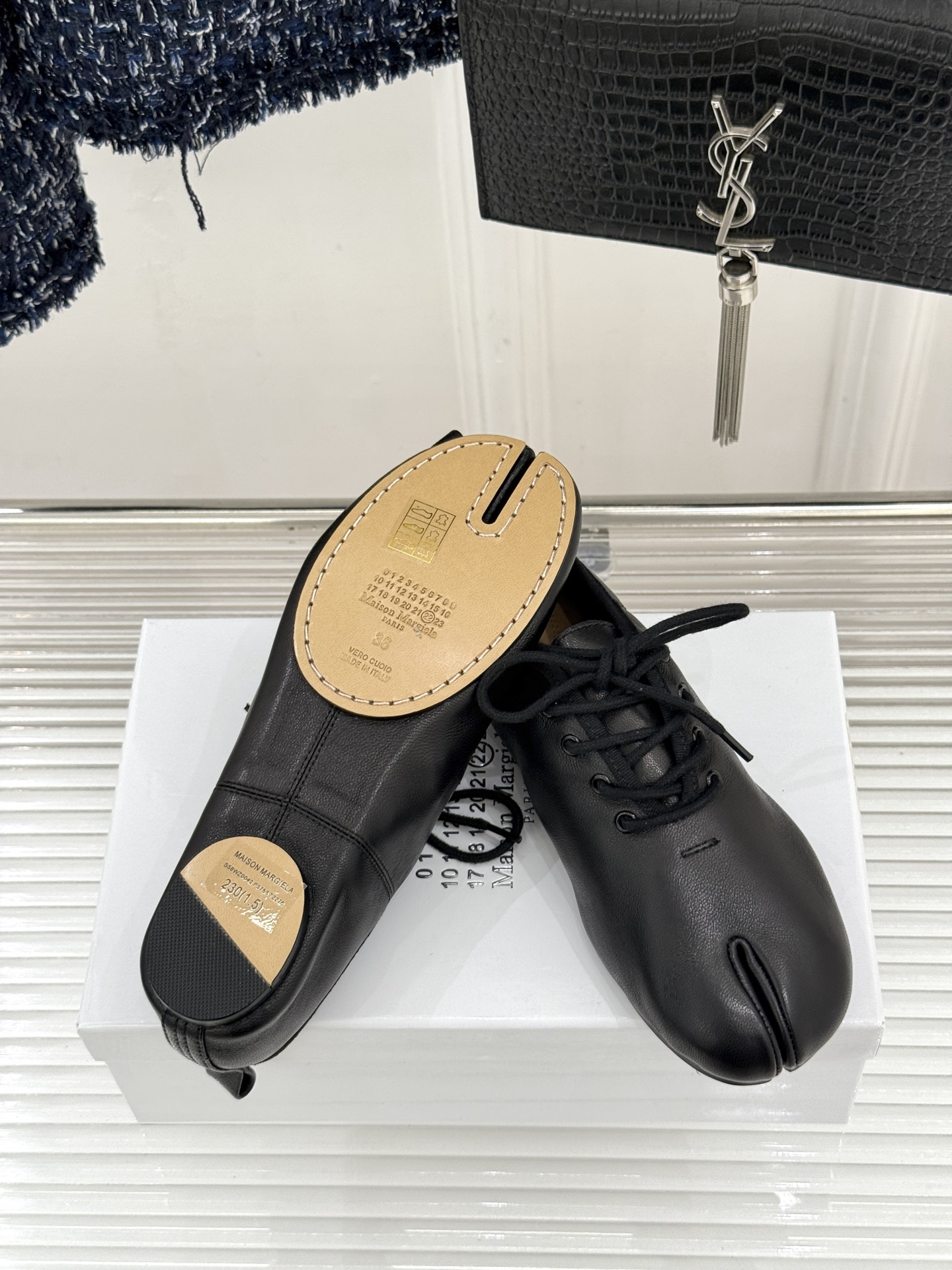 MaisonMargiela｜MM6马吉拉26WF新品绑带分趾小皮鞋MM6以解构美学重塑Tabi分趾经典