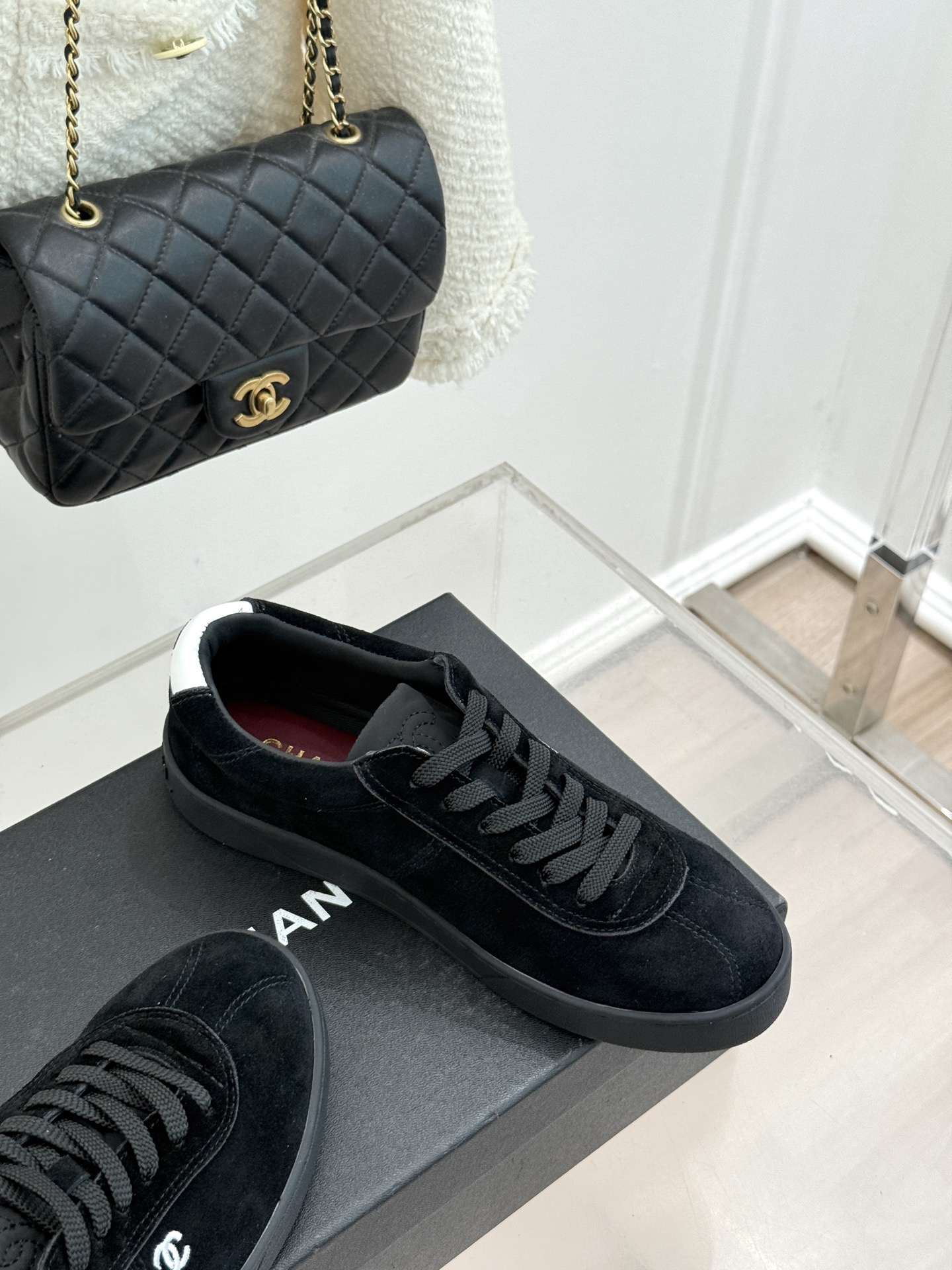 CHANE*｜小香26P小双C复古麂皮德训鞋以复古德训鞋型重塑老钱风休闲美学。细腻光面牛皮与柔润麂皮精妙