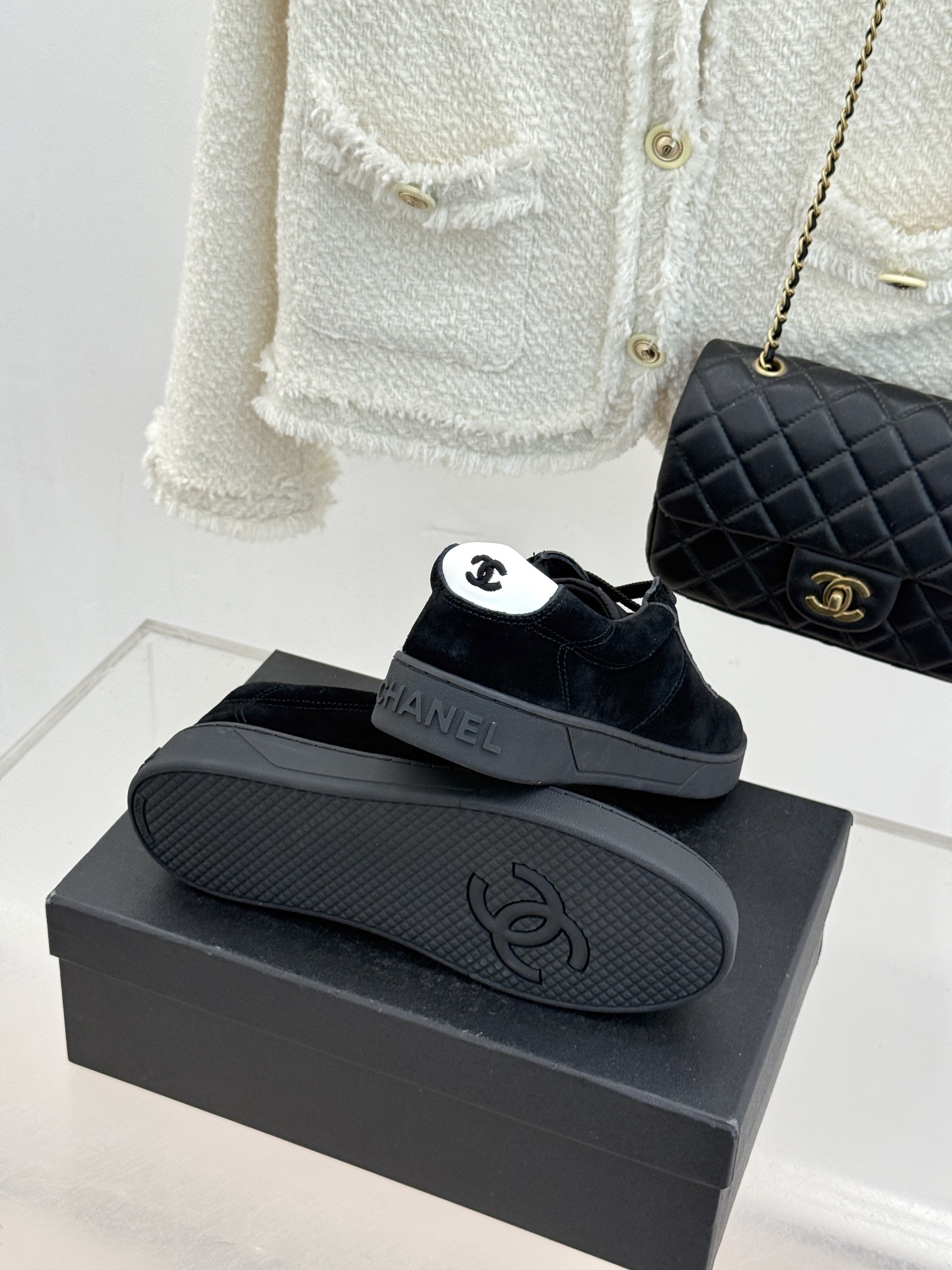 CHANE*｜小香26P小双C复古麂皮德训鞋以复古德训鞋型重塑老钱风休闲美学。细腻光面牛皮与柔润麂皮精妙