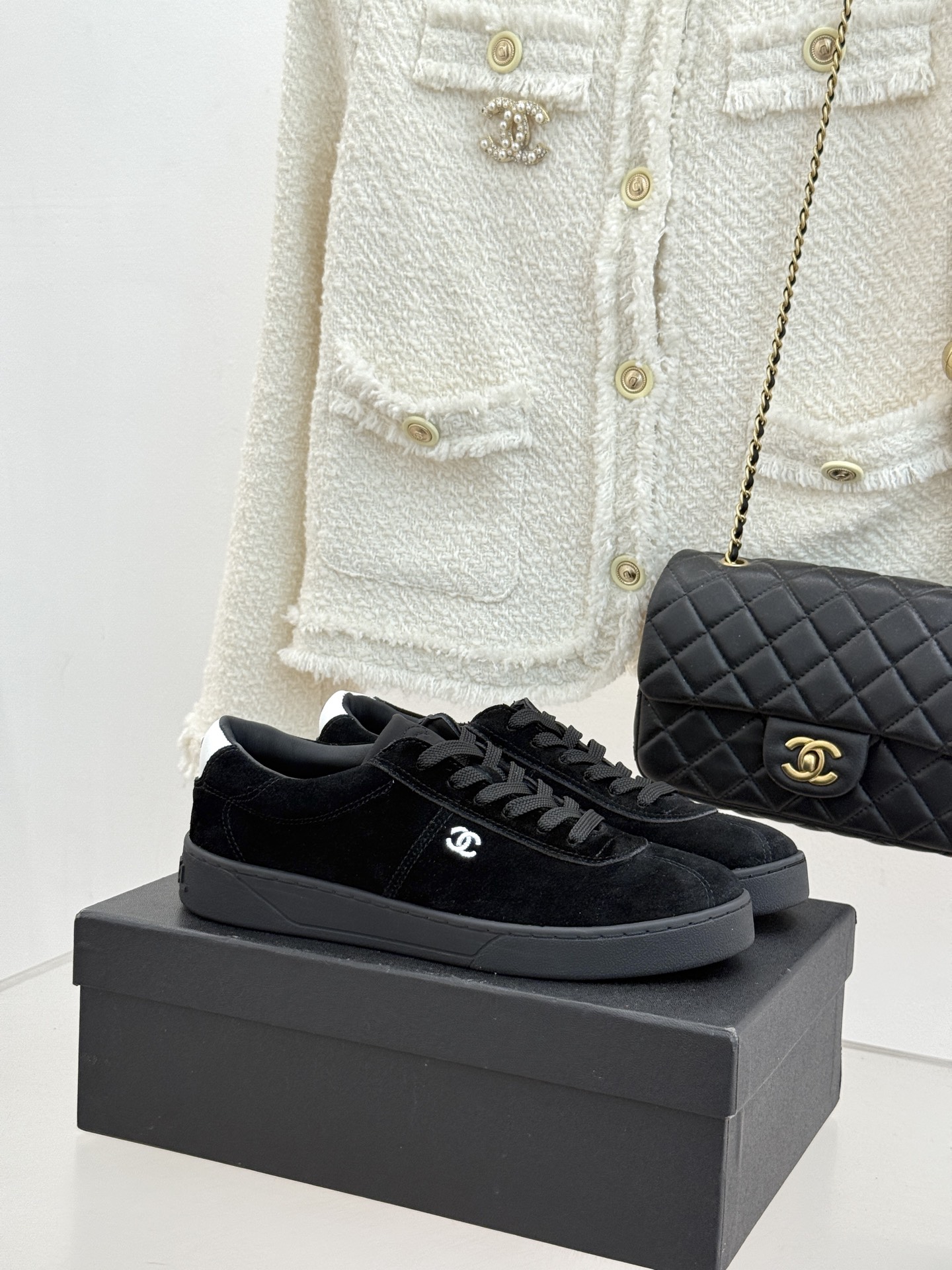 CHANE*｜小香26P小双C复古麂皮德训鞋以复古德训鞋型重塑老钱风休闲美学。细腻光面牛皮与柔润麂皮精妙