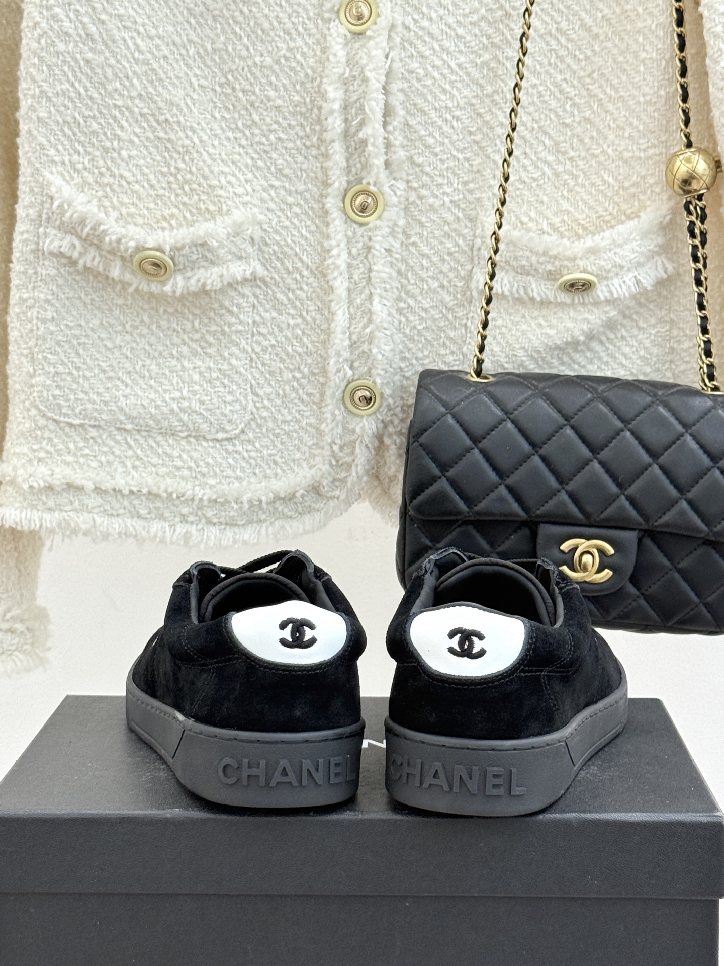 CHANE*｜小香26P小双C复古麂皮德训鞋以复古德训鞋型重塑老钱风休闲美学。细腻光面牛皮与柔润麂皮精妙