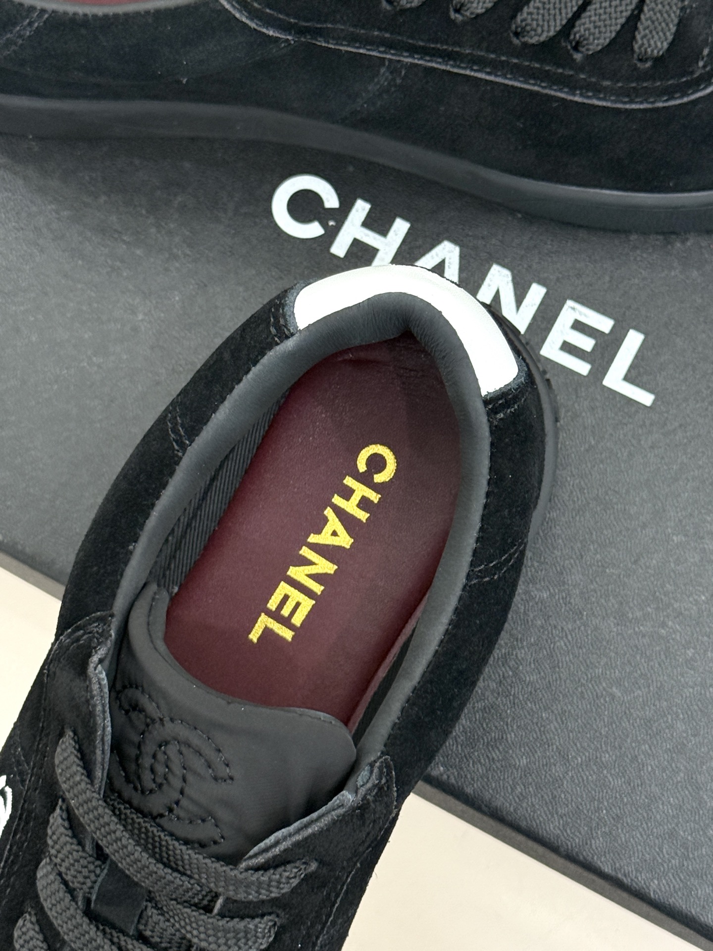 CHANE*｜小香26P小双C复古麂皮德训鞋以复古德训鞋型重塑老钱风休闲美学。细腻光面牛皮与柔润麂皮精妙