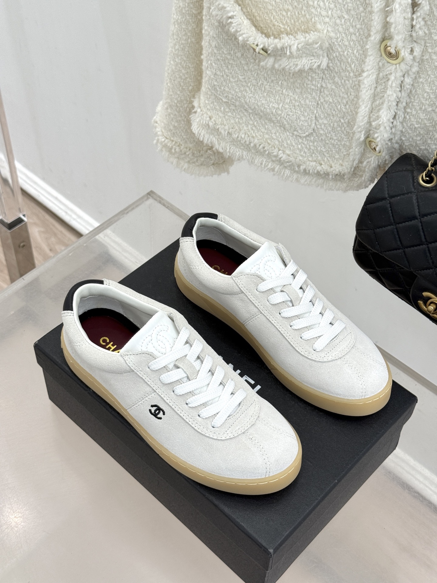 CHANE*｜小香26P小双C复古麂皮德训鞋以复古德训鞋型重塑老钱风休闲美学。细腻光面牛皮与柔润麂皮精妙