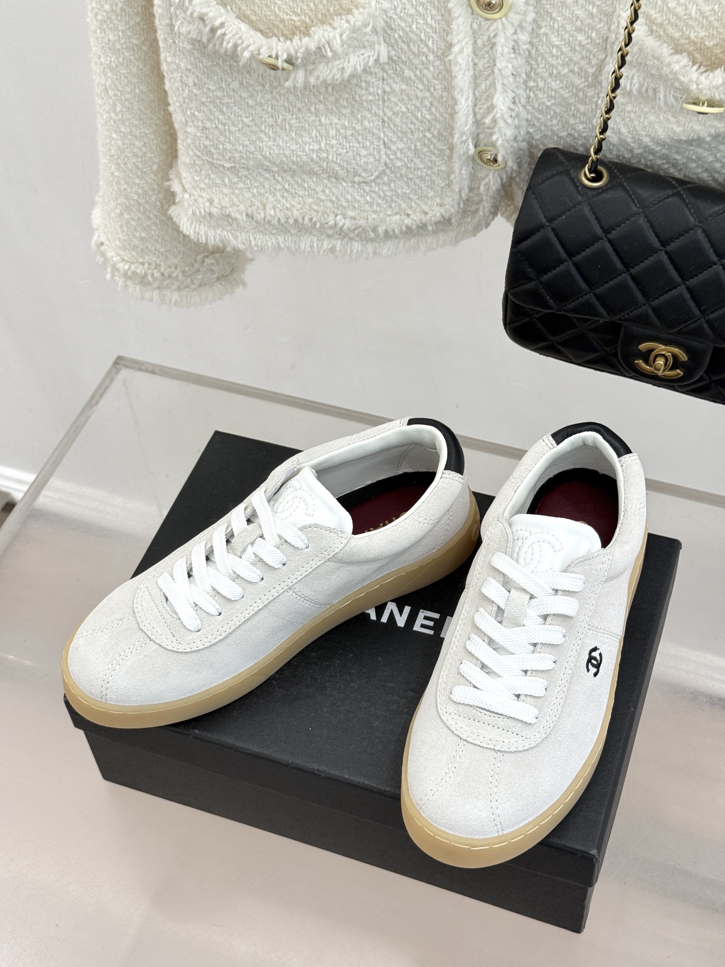 CHANE*｜小香26P小双C复古麂皮德训鞋以复古德训鞋型重塑老钱风休闲美学。细腻光面牛皮与柔润麂皮精妙