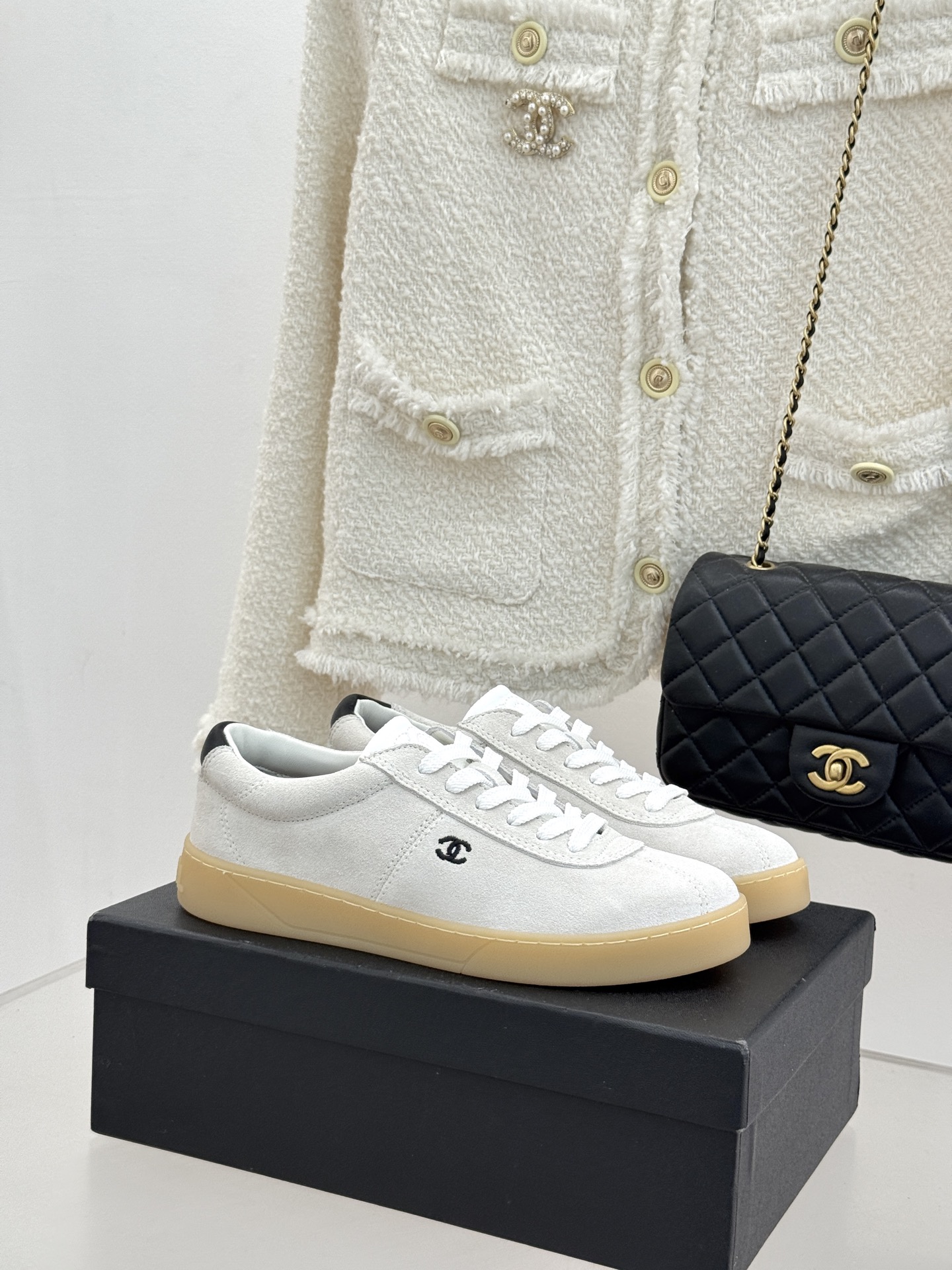 CHANE*｜小香26P小双C复古麂皮德训鞋以复古德训鞋型重塑老钱风休闲美学。细腻光面牛皮与柔润麂皮精妙