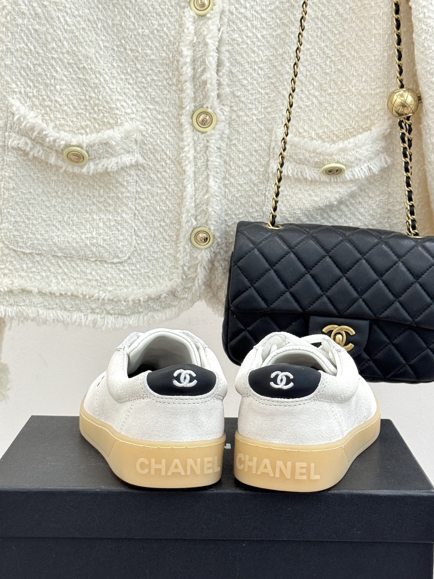 CHANE*｜小香26P小双C复古麂皮德训鞋以复古德训鞋型重塑老钱风休闲美学。细腻光面牛皮与柔润麂皮精妙