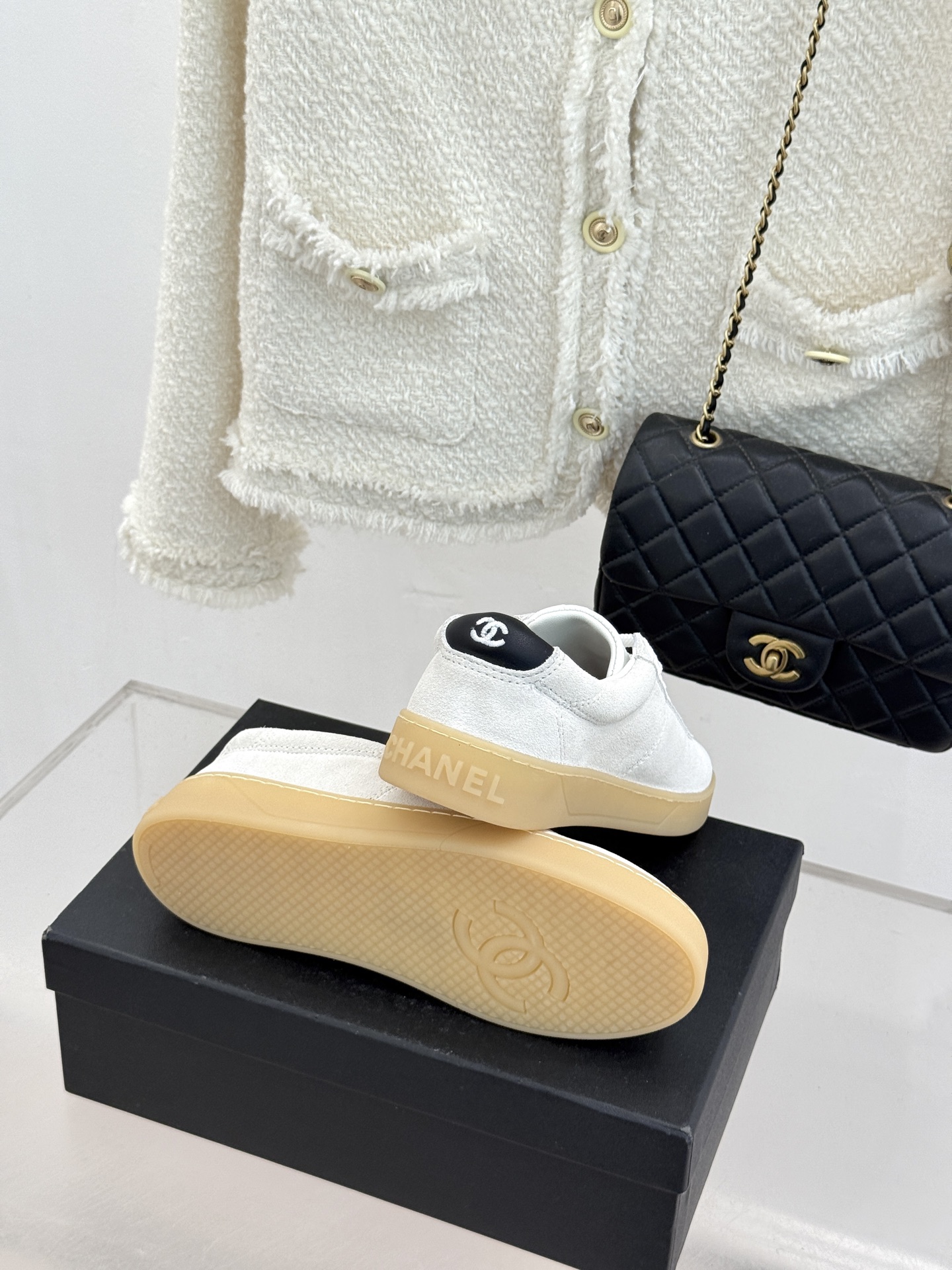 CHANE*｜小香26P小双C复古麂皮德训鞋以复古德训鞋型重塑老钱风休闲美学。细腻光面牛皮与柔润麂皮精妙