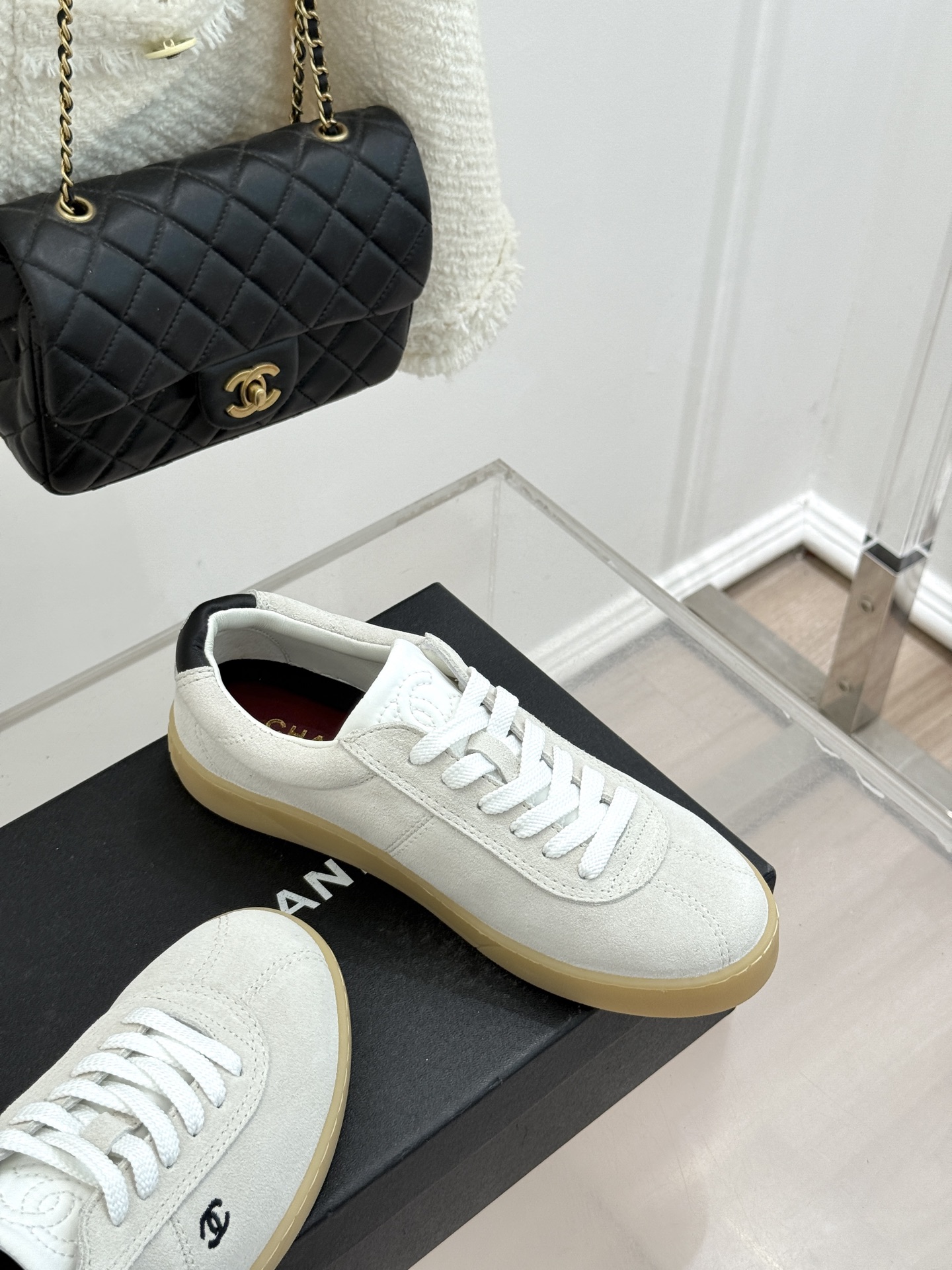 CHANE*｜小香26P小双C复古麂皮德训鞋以复古德训鞋型重塑老钱风休闲美学。细腻光面牛皮与柔润麂皮精妙