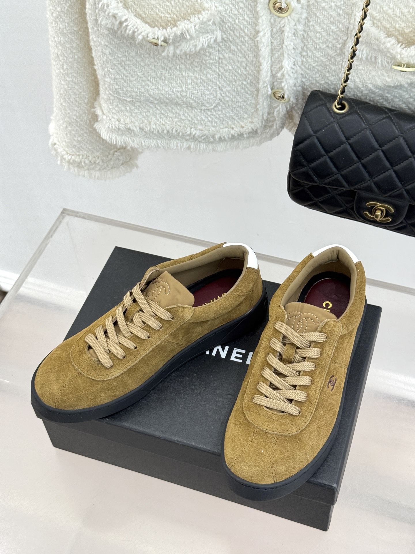 CHANE*｜小香26P小双C复古麂皮德训鞋以复古德训鞋型重塑老钱风休闲美学。细腻光面牛皮与柔润麂皮精妙