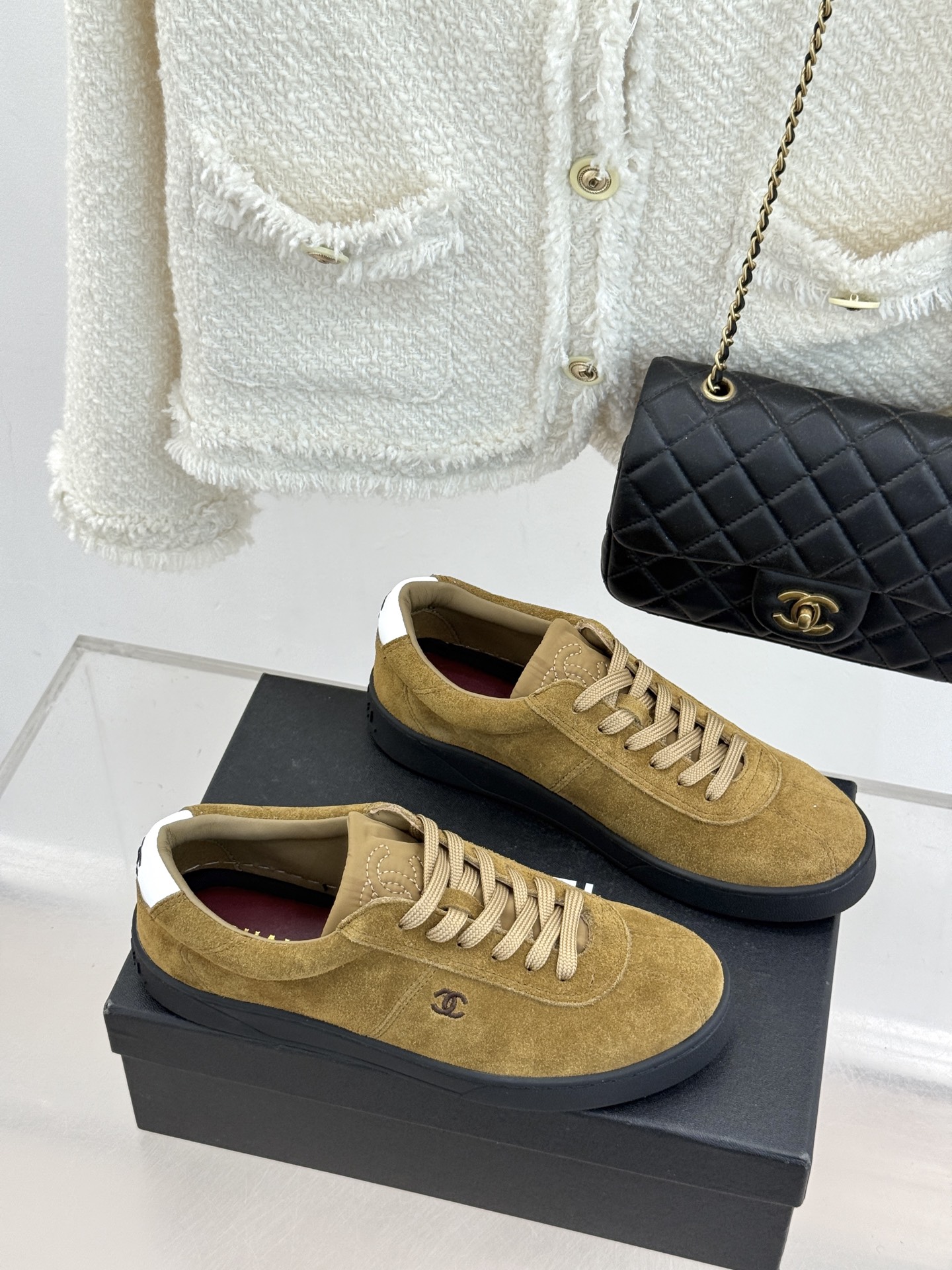 CHANE*｜小香26P小双C复古麂皮德训鞋以复古德训鞋型重塑老钱风休闲美学。细腻光面牛皮与柔润麂皮精妙