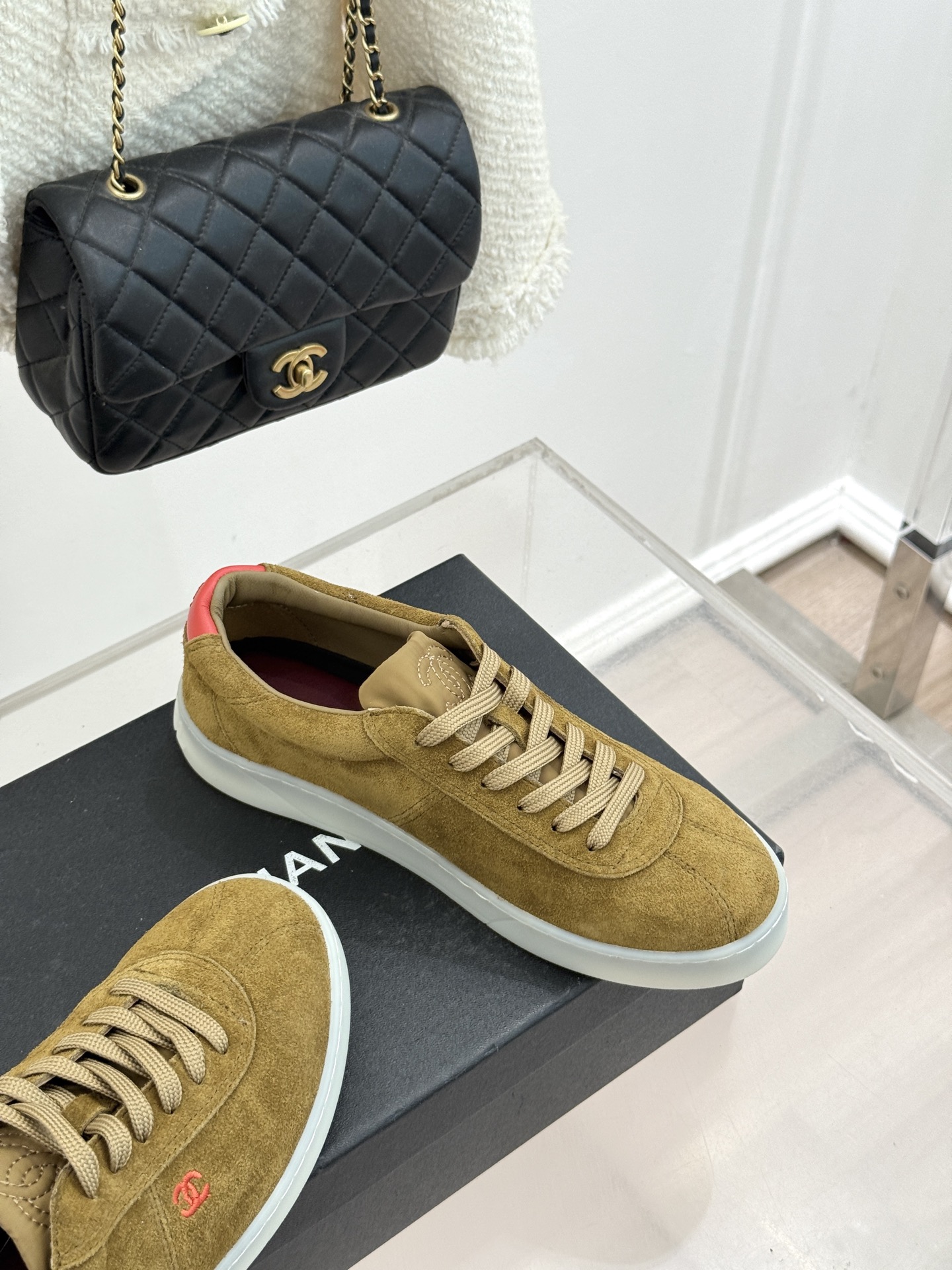 CHANE*｜小香26P小双C复古麂皮德训鞋以复古德训鞋型重塑老钱风休闲美学。细腻光面牛皮与柔润麂皮精妙