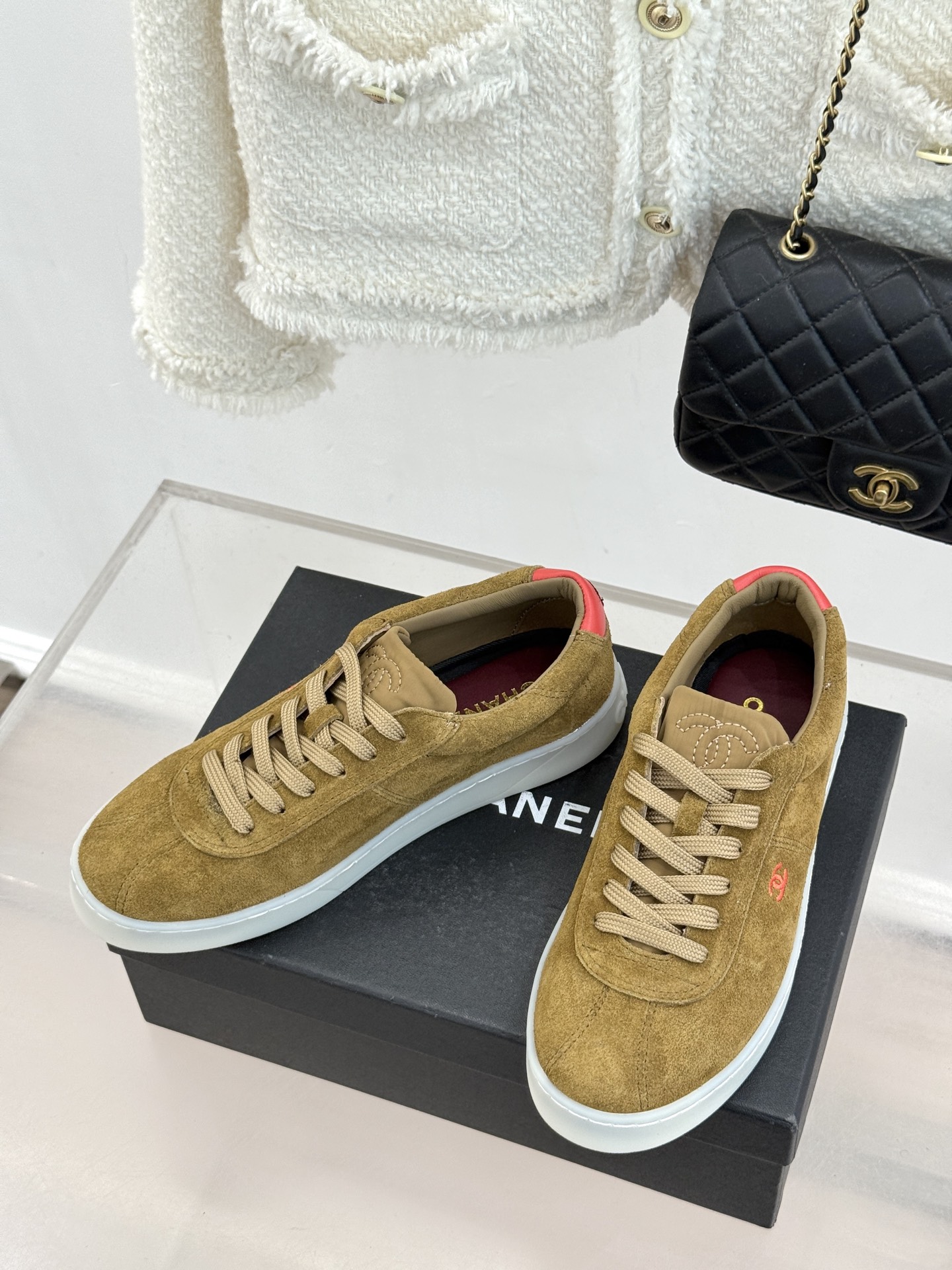 CHANE*｜小香26P小双C复古麂皮德训鞋以复古德训鞋型重塑老钱风休闲美学。细腻光面牛皮与柔润麂皮精妙