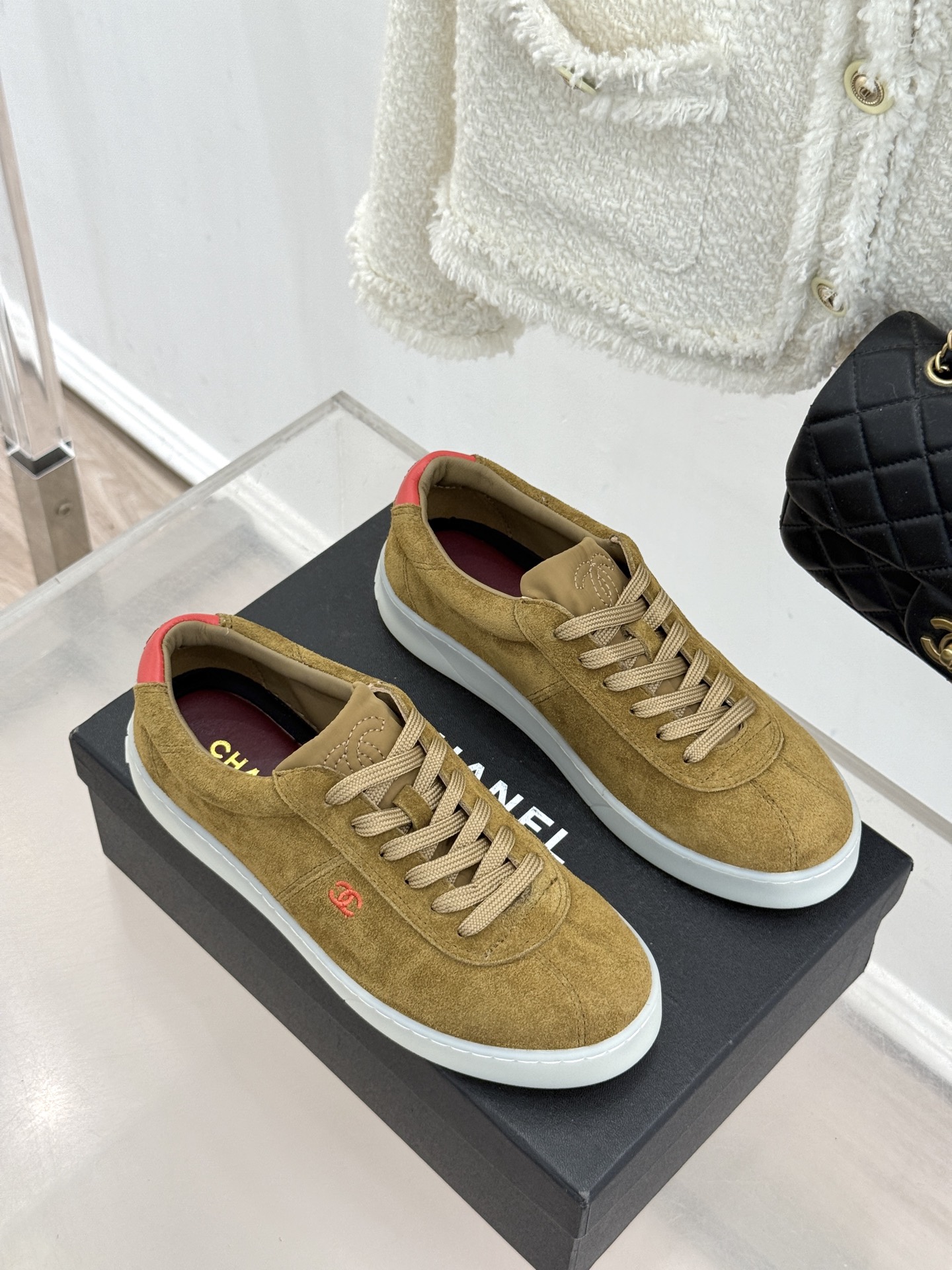 CHANE*｜小香26P小双C复古麂皮德训鞋以复古德训鞋型重塑老钱风休闲美学。细腻光面牛皮与柔润麂皮精妙