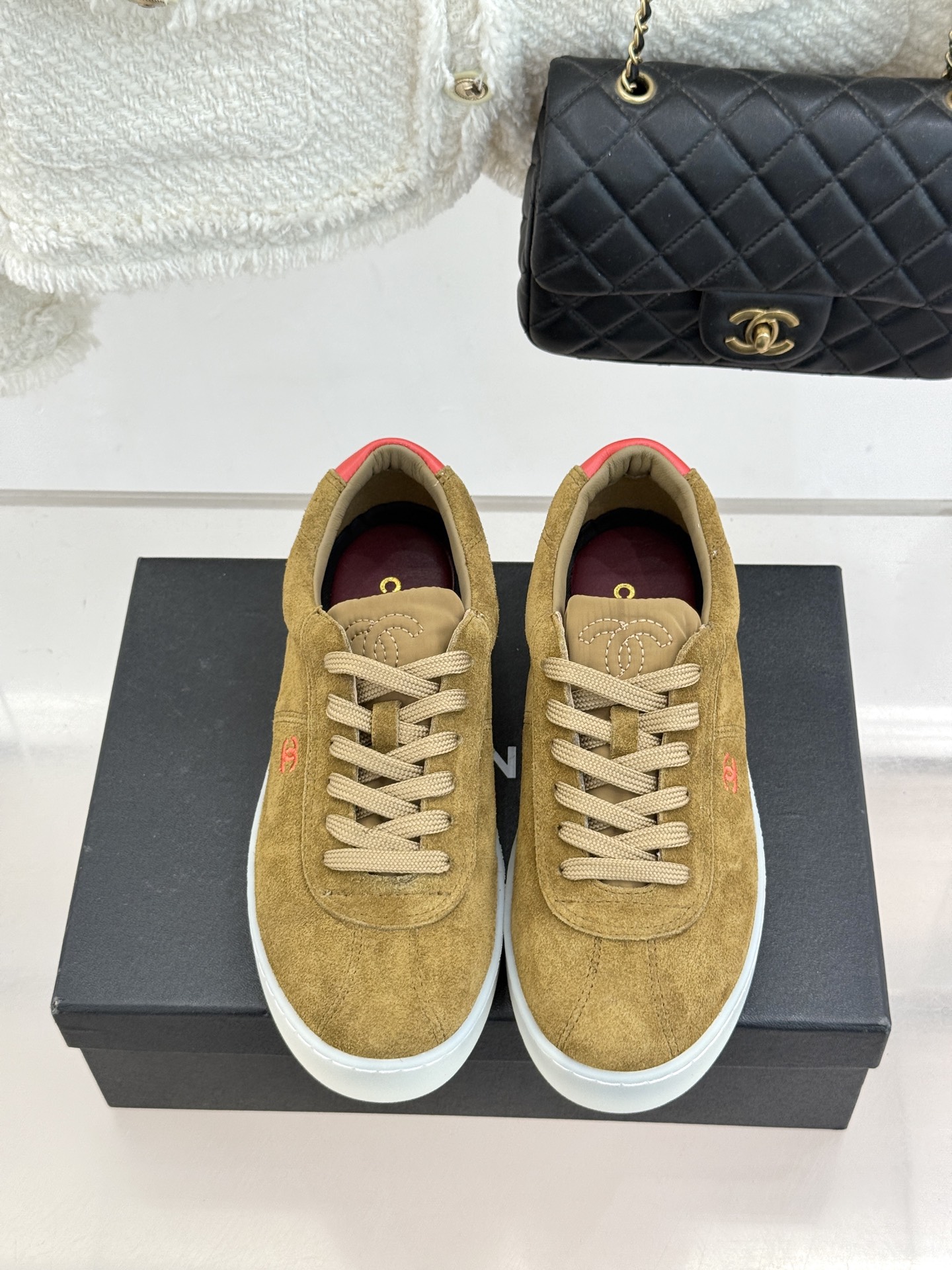 CHANE*｜小香26P小双C复古麂皮德训鞋以复古德训鞋型重塑老钱风休闲美学。细腻光面牛皮与柔润麂皮精妙