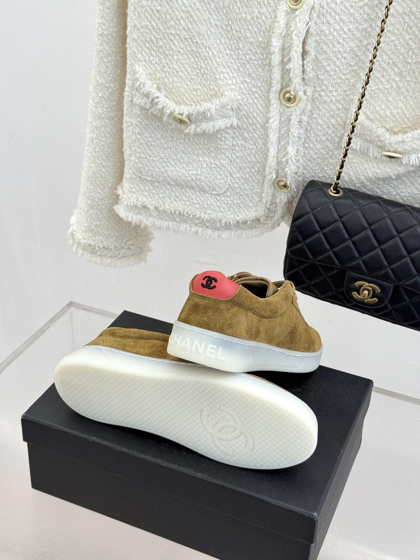 CHANE*｜小香26P小双C复古麂皮德训鞋以复古德训鞋型重塑老钱风休闲美学。细腻光面牛皮与柔润麂皮精妙