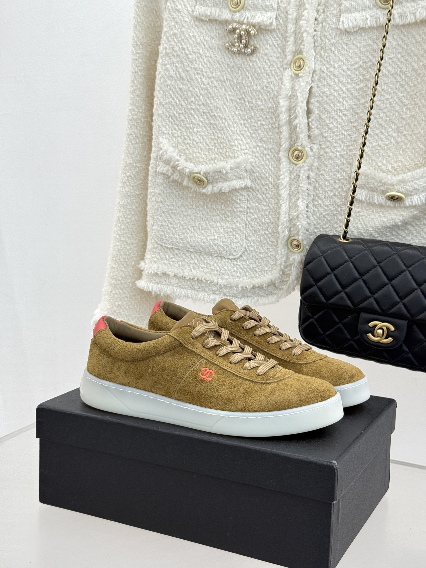 CHANE*｜小香26P小双C复古麂皮德训鞋以复古德训鞋型重塑老钱风休闲美学。细腻光面牛皮与柔润麂皮精妙