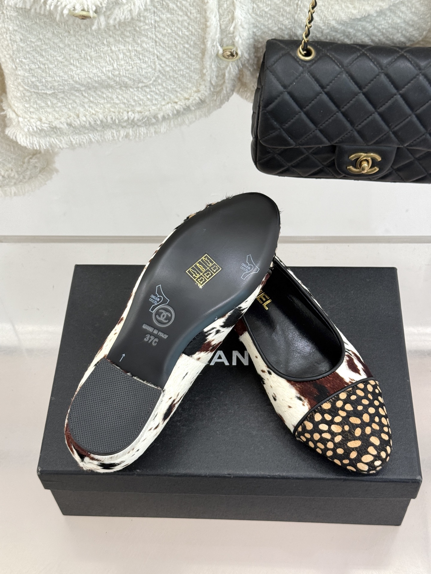 CHANE*｜小香26S双C拼接系列豹纹马毛拼色凉鞋/单鞋以经典双色拼接碰撞野性豹纹标志性双C金属扣点缀