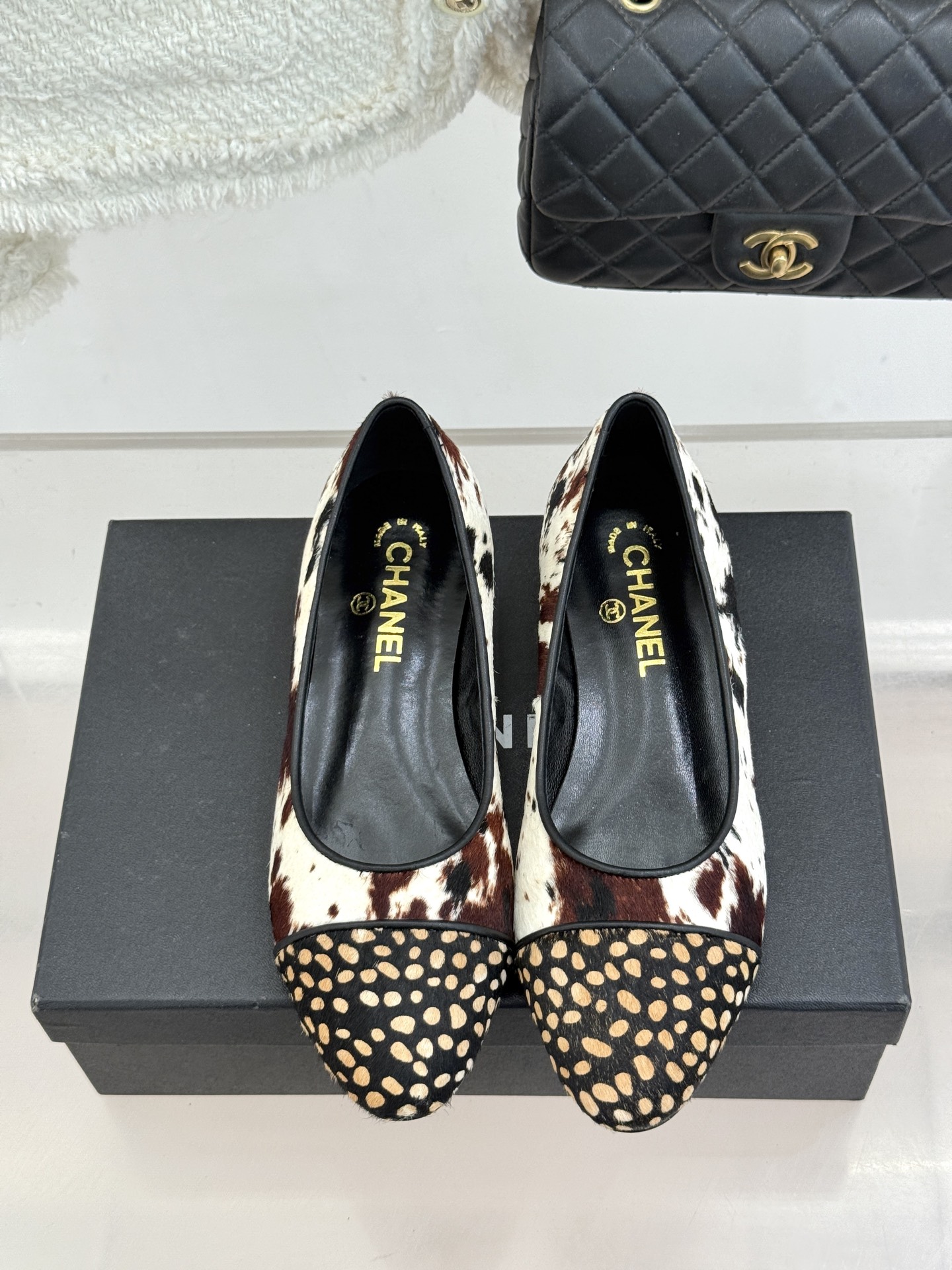 CHANE*｜小香26S双C拼接系列豹纹马毛拼色凉鞋/单鞋以经典双色拼接碰撞野性豹纹标志性双C金属扣点缀