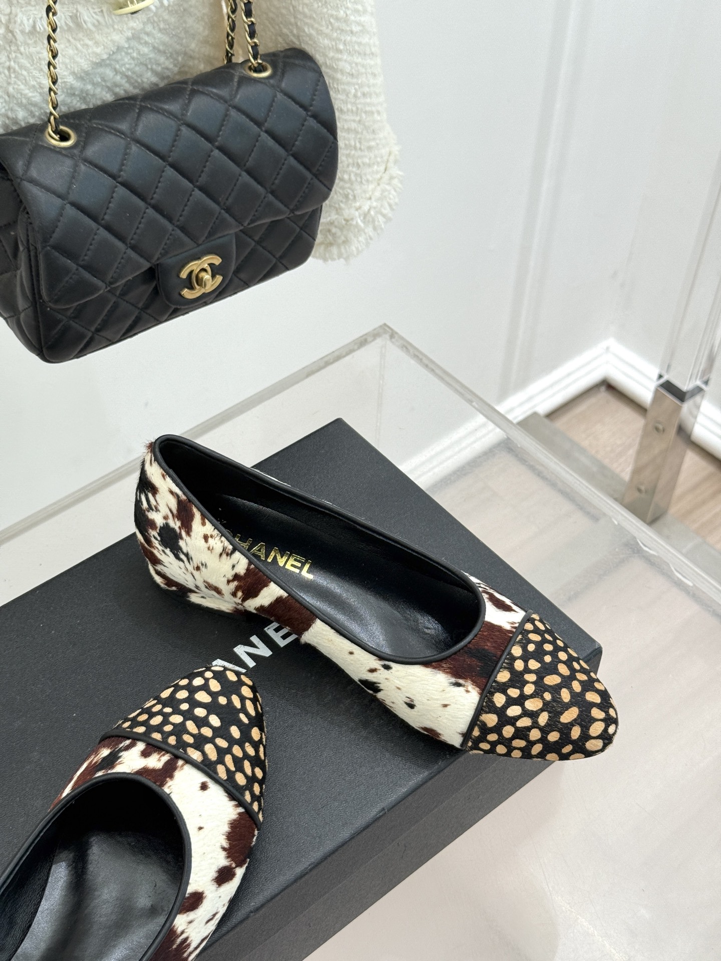 CHANE*｜小香26S双C拼接系列豹纹马毛拼色凉鞋/单鞋以经典双色拼接碰撞野性豹纹标志性双C金属扣点缀