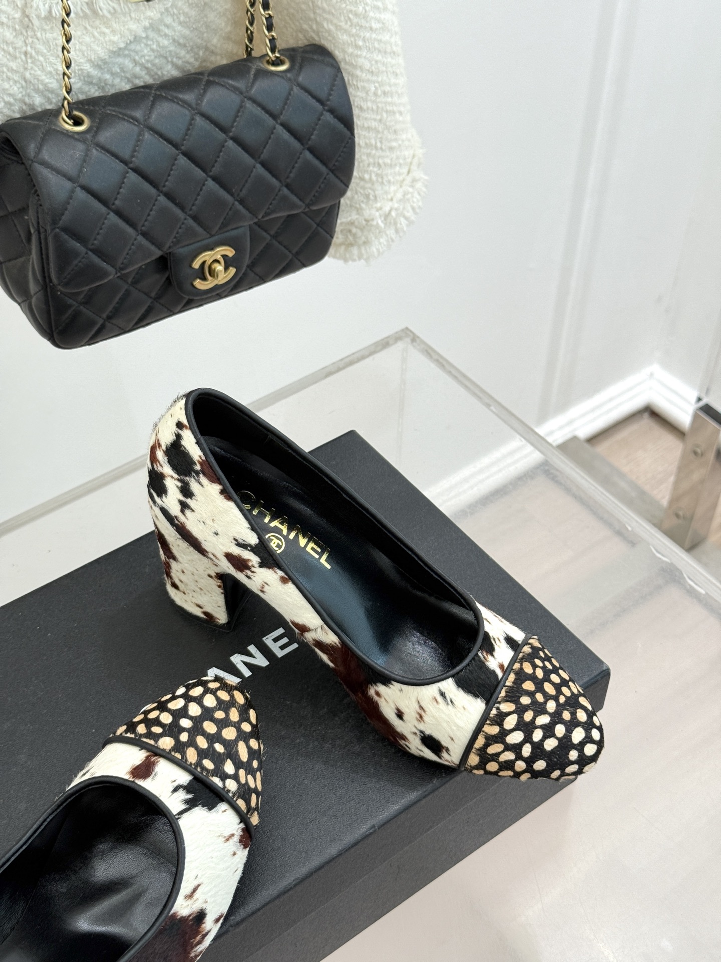 CHANE*｜小香26S双C拼接系列豹纹马毛拼色凉鞋/单鞋以经典双色拼接碰撞野性豹纹标志性双C金属扣点缀