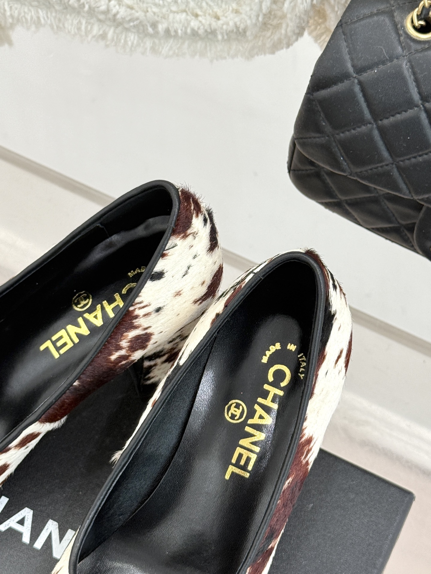 CHANE*｜小香26S双C拼接系列豹纹马毛拼色凉鞋/单鞋以经典双色拼接碰撞野性豹纹标志性双C金属扣点缀