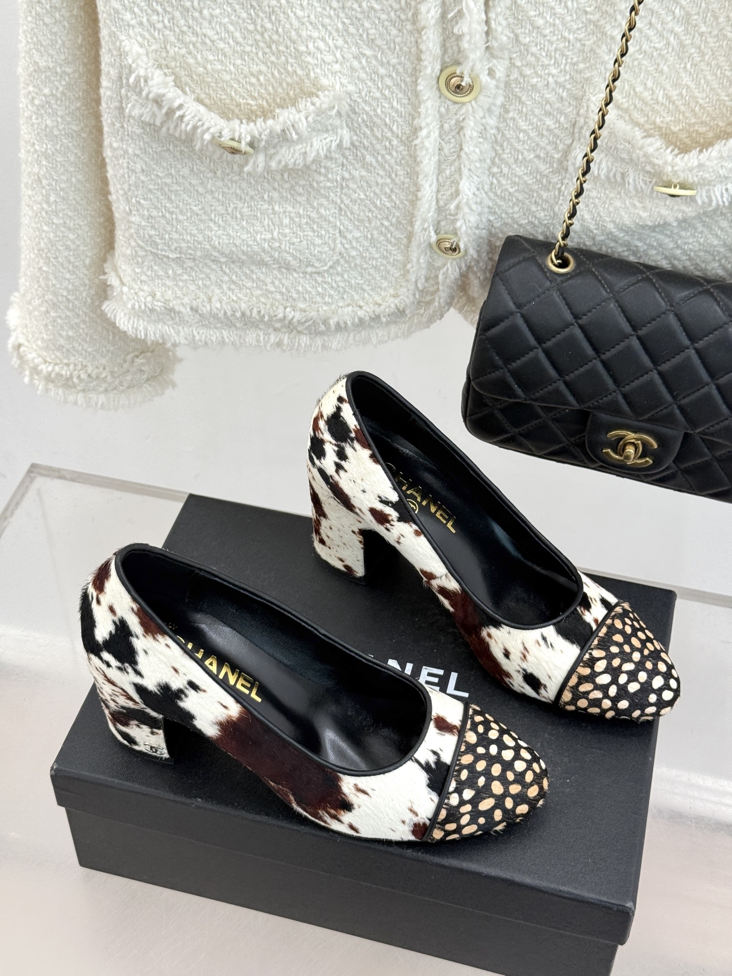 CHANE*｜小香26S双C拼接系列豹纹马毛拼色凉鞋/单鞋以经典双色拼接碰撞野性豹纹标志性双C金属扣点缀