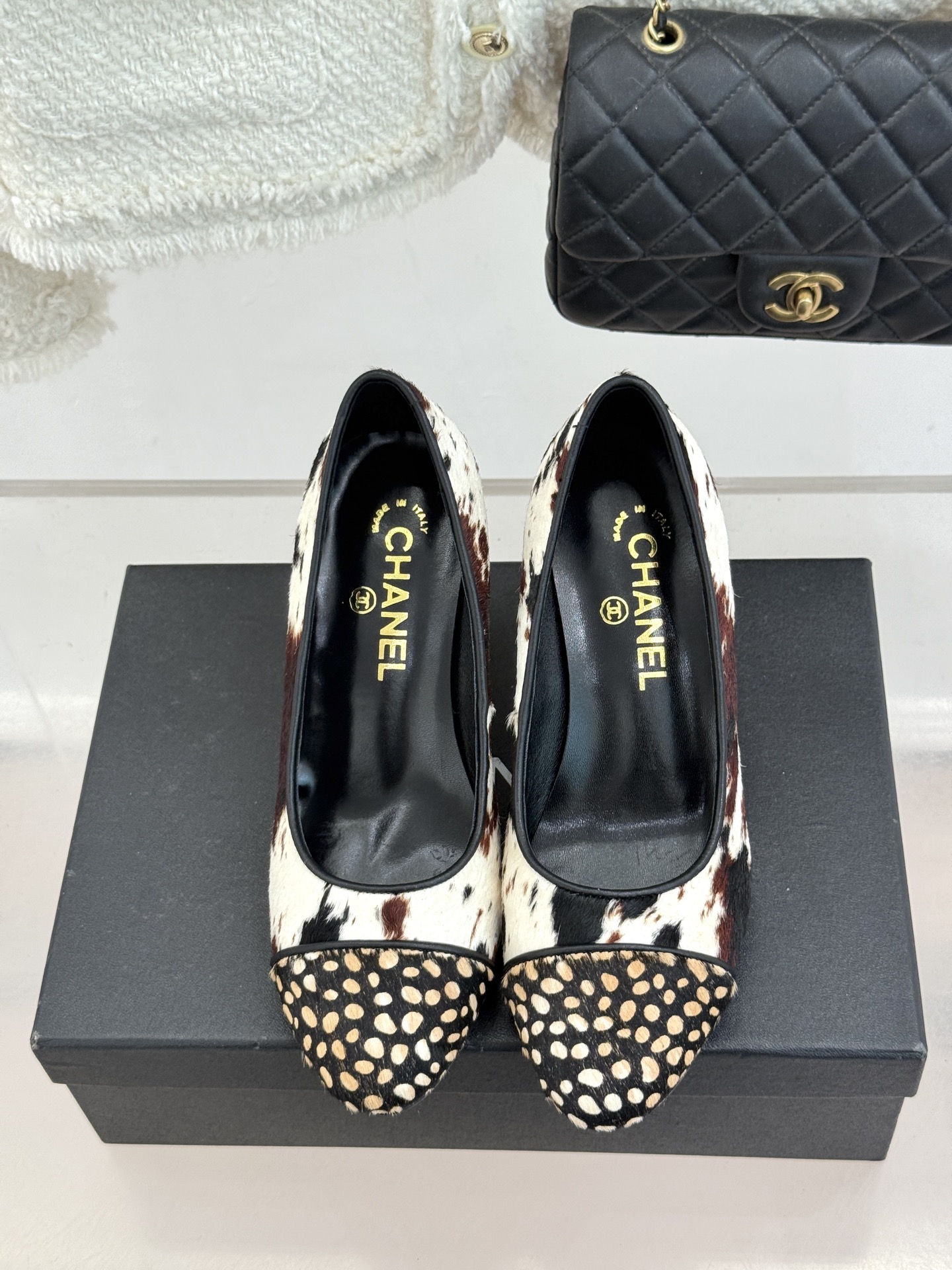 CHANE*｜小香26S双C拼接系列豹纹马毛拼色凉鞋/单鞋以经典双色拼接碰撞野性豹纹标志性双C金属扣点缀