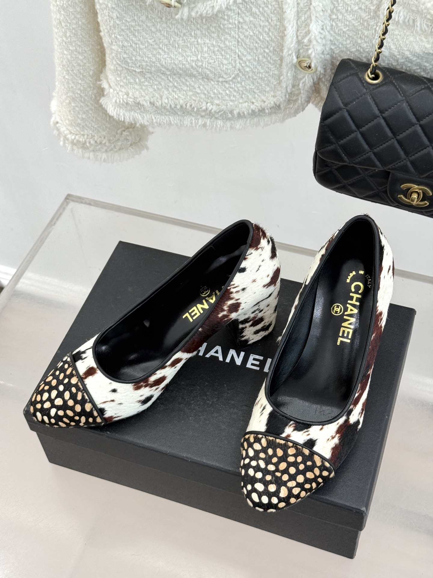 CHANE*｜小香26S双C拼接系列豹纹马毛拼色凉鞋/单鞋以经典双色拼接碰撞野性豹纹标志性双C金属扣点缀