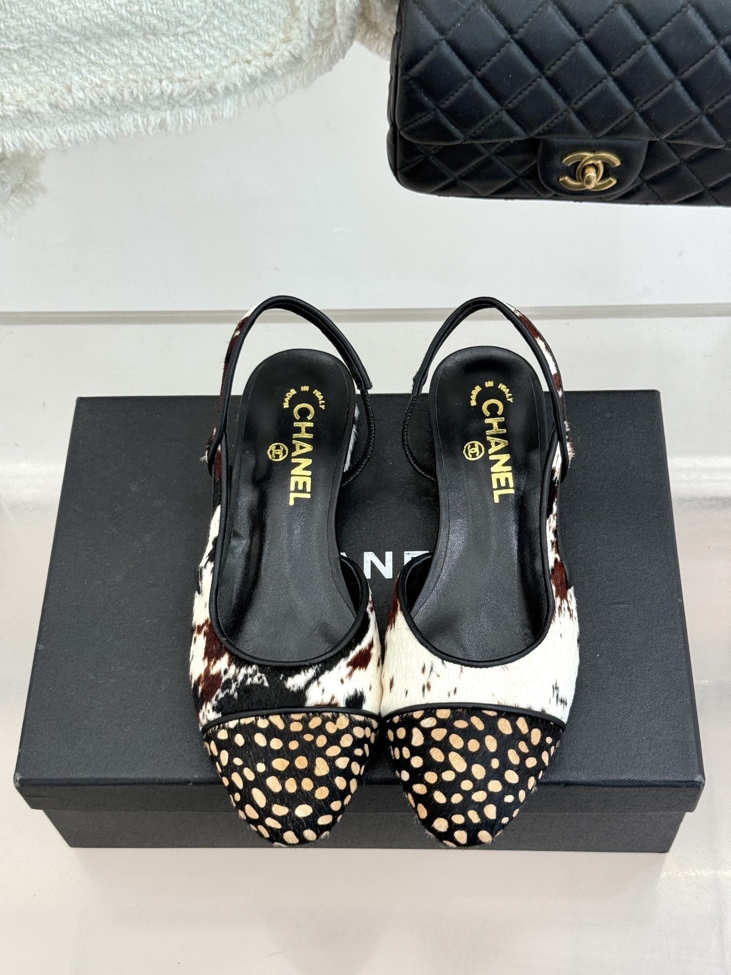 CHANE*｜小香26S双C拼接系列豹纹马毛拼色凉鞋/单鞋以经典双色拼接碰撞野性豹纹标志性双C金属扣点缀