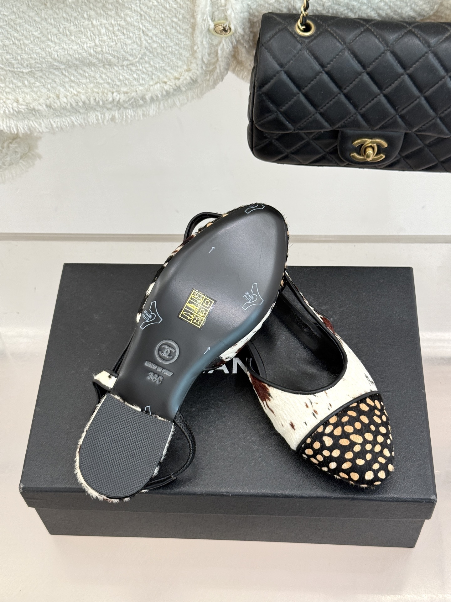 CHANE*｜小香26S双C拼接系列豹纹马毛拼色凉鞋/单鞋以经典双色拼接碰撞野性豹纹标志性双C金属扣点缀