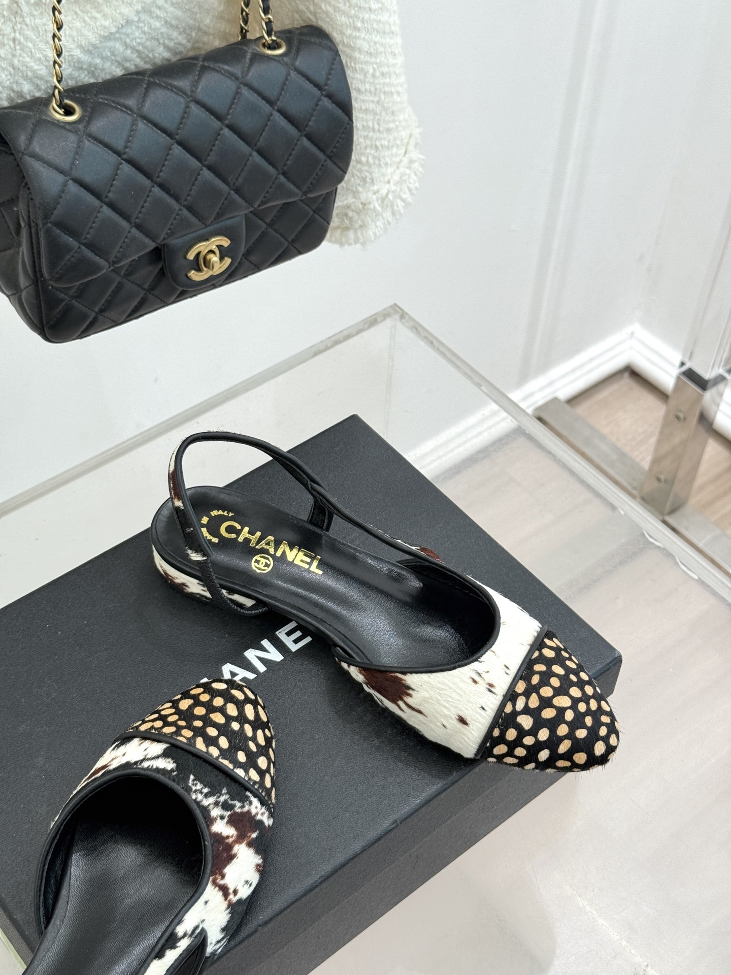 CHANE*｜小香26S双C拼接系列豹纹马毛拼色凉鞋/单鞋以经典双色拼接碰撞野性豹纹标志性双C金属扣点缀