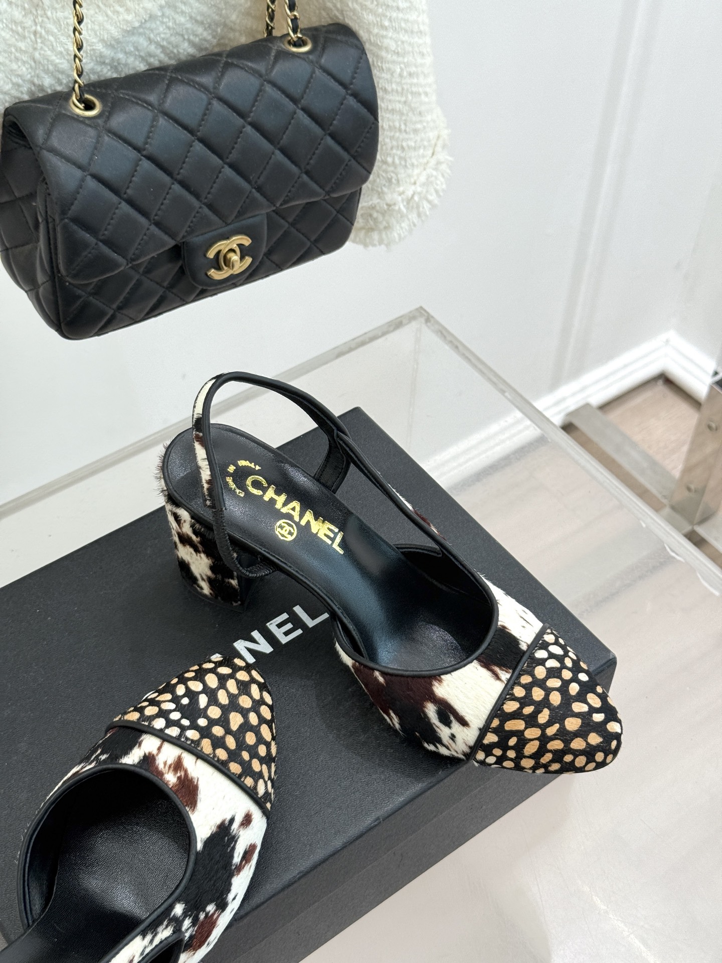 CHANE*｜小香26S双C拼接系列豹纹马毛拼色凉鞋/单鞋以经典双色拼接碰撞野性豹纹标志性双C金属扣点缀