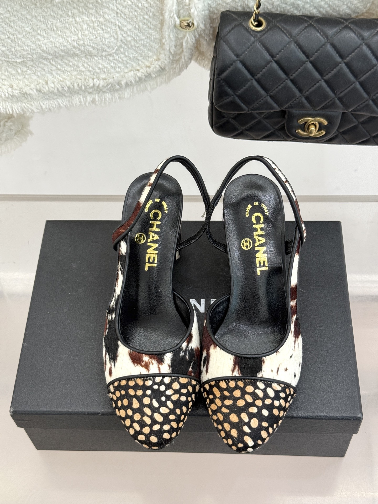 CHANE*｜小香26S双C拼接系列豹纹马毛拼色凉鞋/单鞋以经典双色拼接碰撞野性豹纹标志性双C金属扣点缀