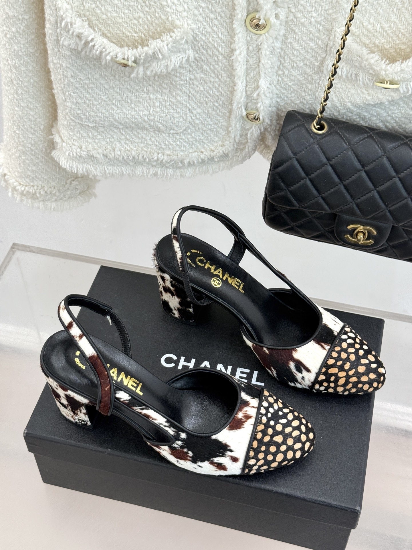 CHANE*｜小香26S双C拼接系列豹纹马毛拼色凉鞋/单鞋以经典双色拼接碰撞野性豹纹标志性双C金属扣点缀