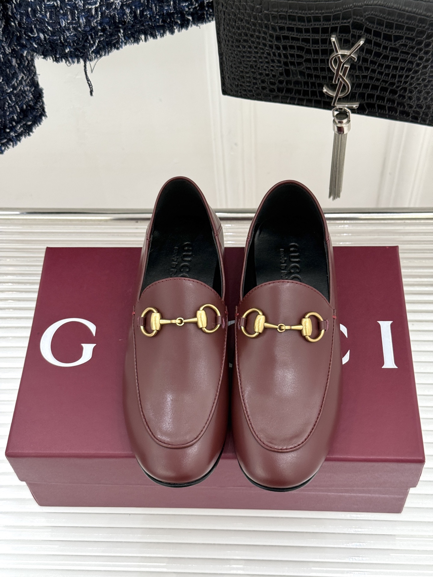 gucci/古驰经典马衔扣踩跟乐福鞋自1953年诞生的传奇符号是优雅与自在的永恒注解。Gucci经典马衔