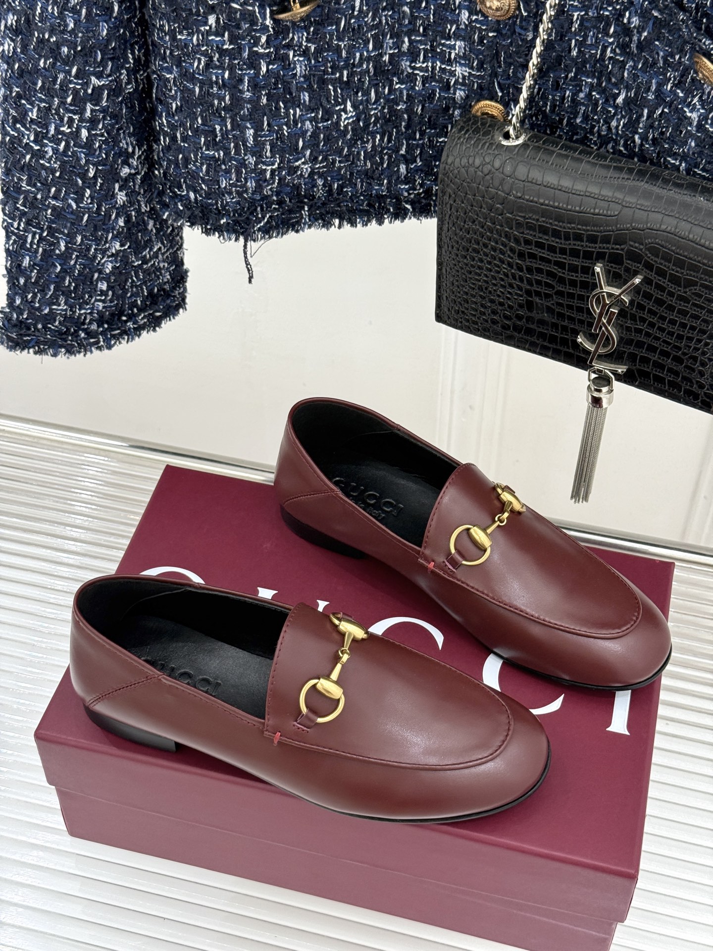 gucci/古驰经典马衔扣踩跟乐福鞋自1953年诞生的传奇符号是优雅与自在的永恒注解。Gucci经典马衔