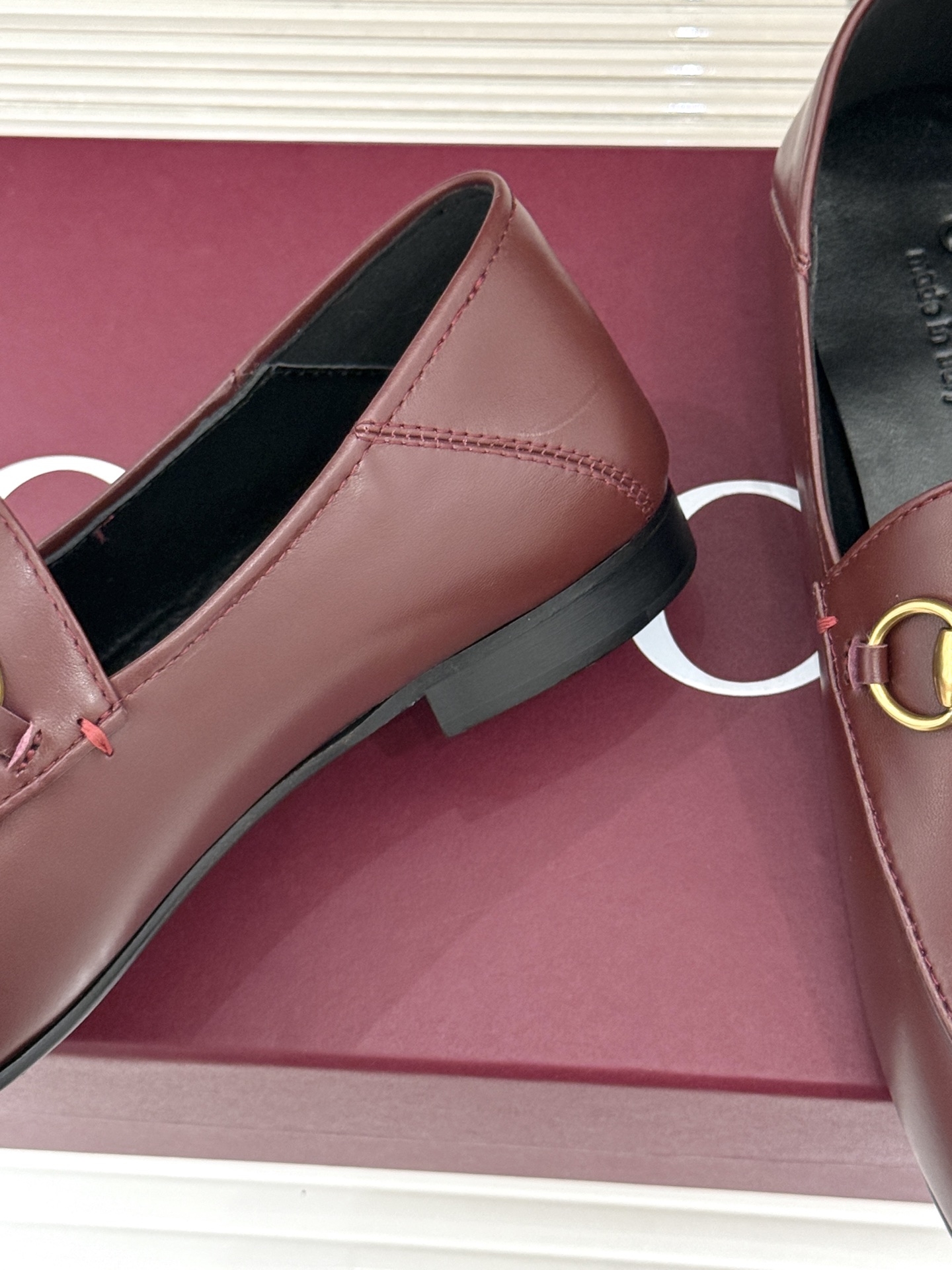 gucci/古驰经典马衔扣踩跟乐福鞋自1953年诞生的传奇符号是优雅与自在的永恒注解。Gucci经典马衔