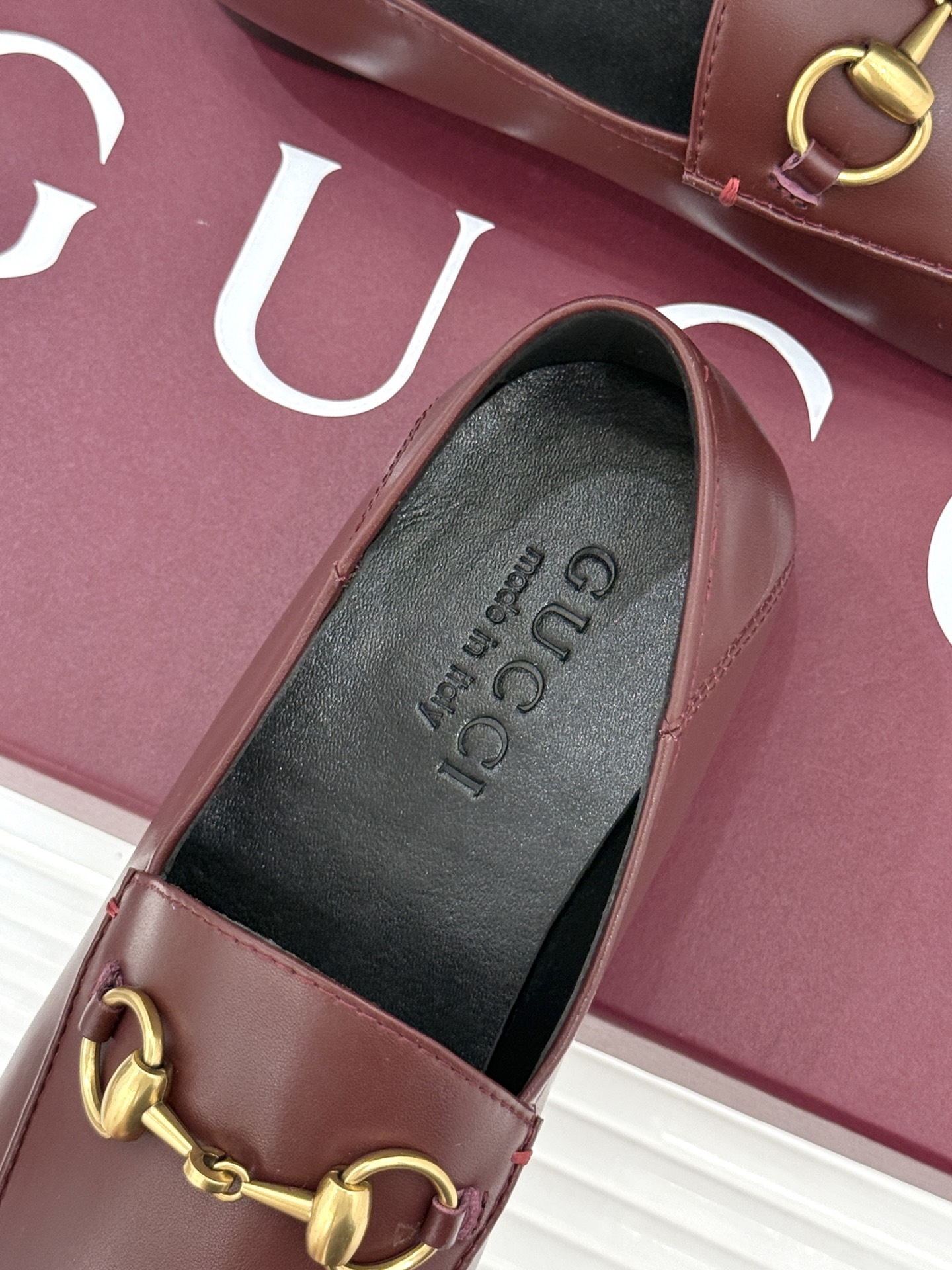 gucci/古驰经典马衔扣踩跟乐福鞋自1953年诞生的传奇符号是优雅与自在的永恒注解。Gucci经典马衔