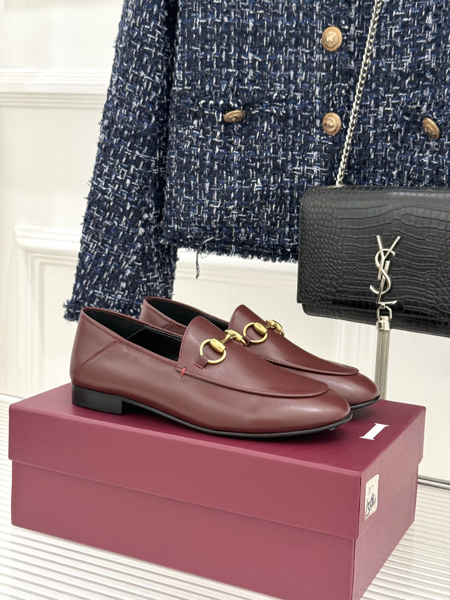 gucci/古驰经典马衔扣踩跟乐福鞋自1953年诞生的传奇符号是优雅与自在的永恒注解。Gucci经典马衔