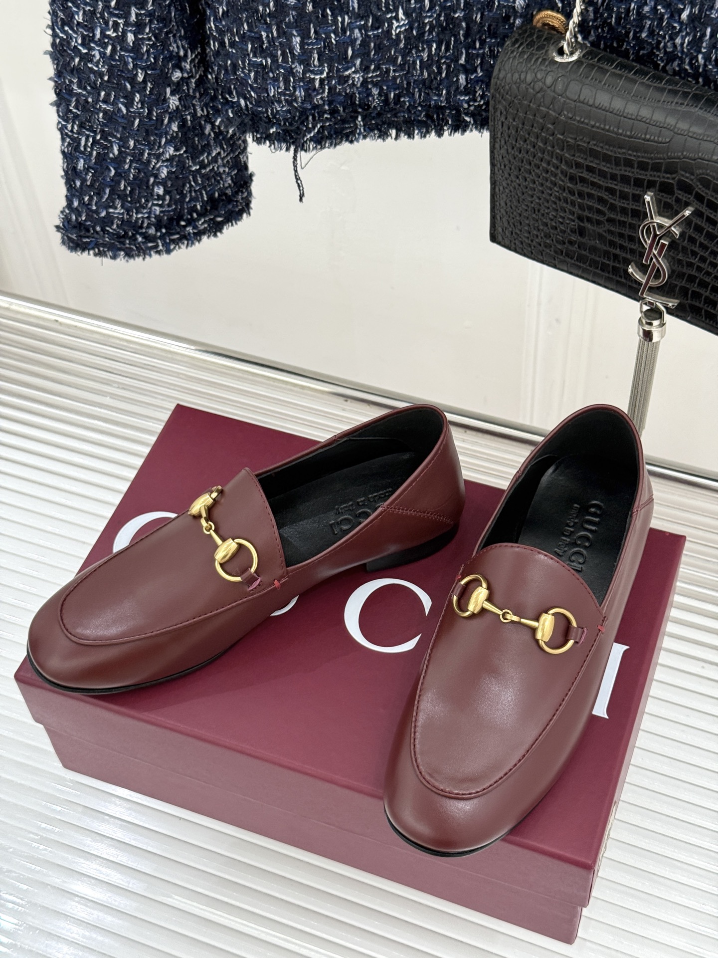 gucci/古驰经典马衔扣踩跟乐福鞋自1953年诞生的传奇符号是优雅与自在的永恒注解。Gucci经典马衔