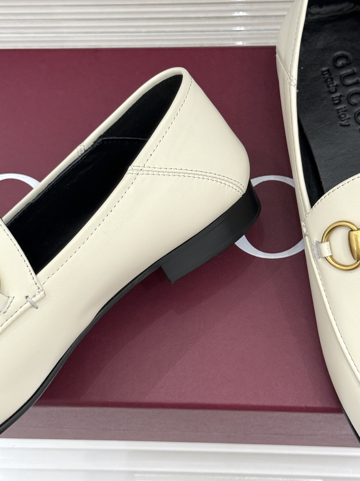 gucci/古驰经典马衔扣踩跟乐福鞋自1953年诞生的传奇符号是优雅与自在的永恒注解。Gucci经典马衔