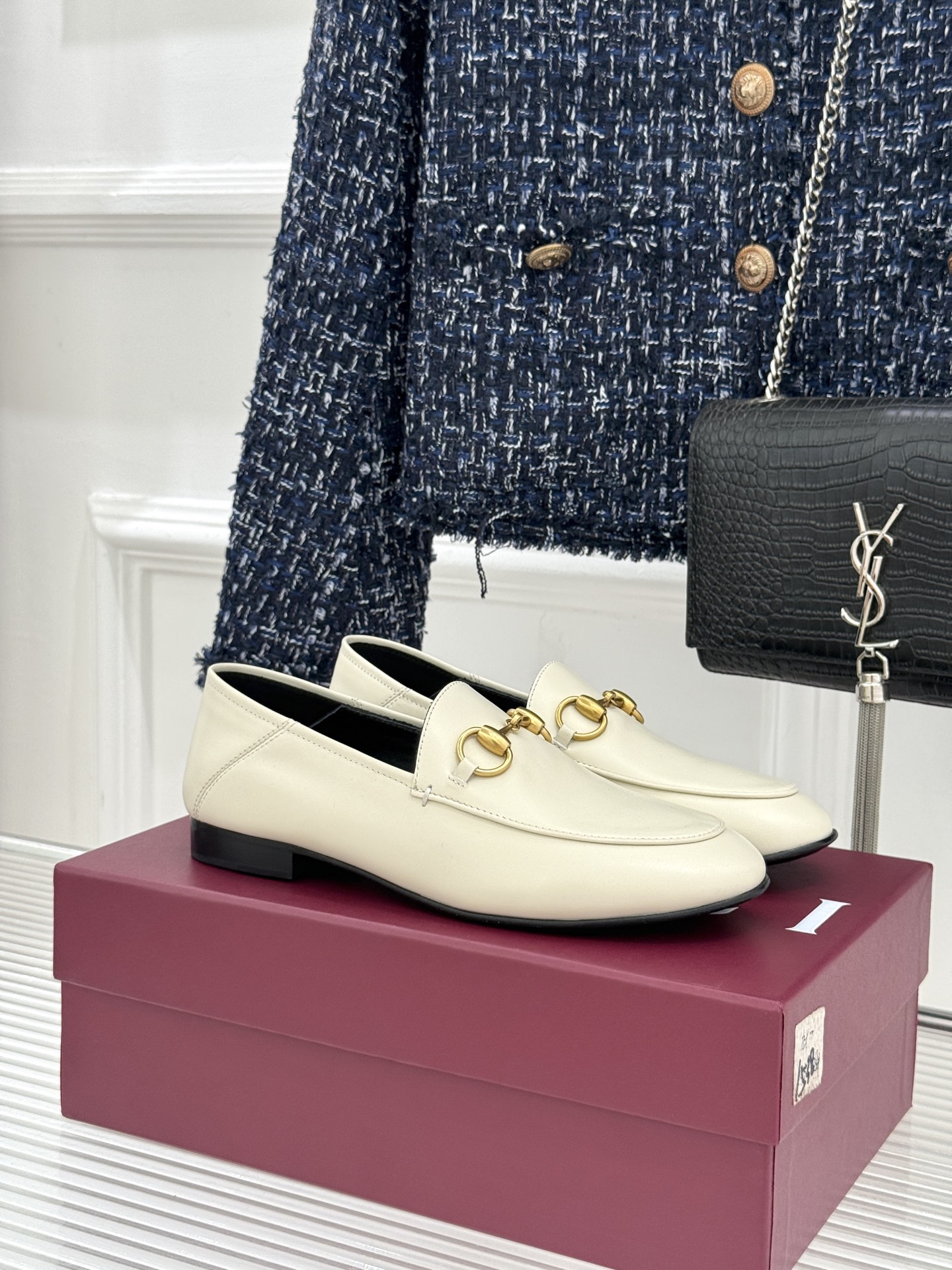 gucci/古驰经典马衔扣踩跟乐福鞋自1953年诞生的传奇符号是优雅与自在的永恒注解。Gucci经典马衔