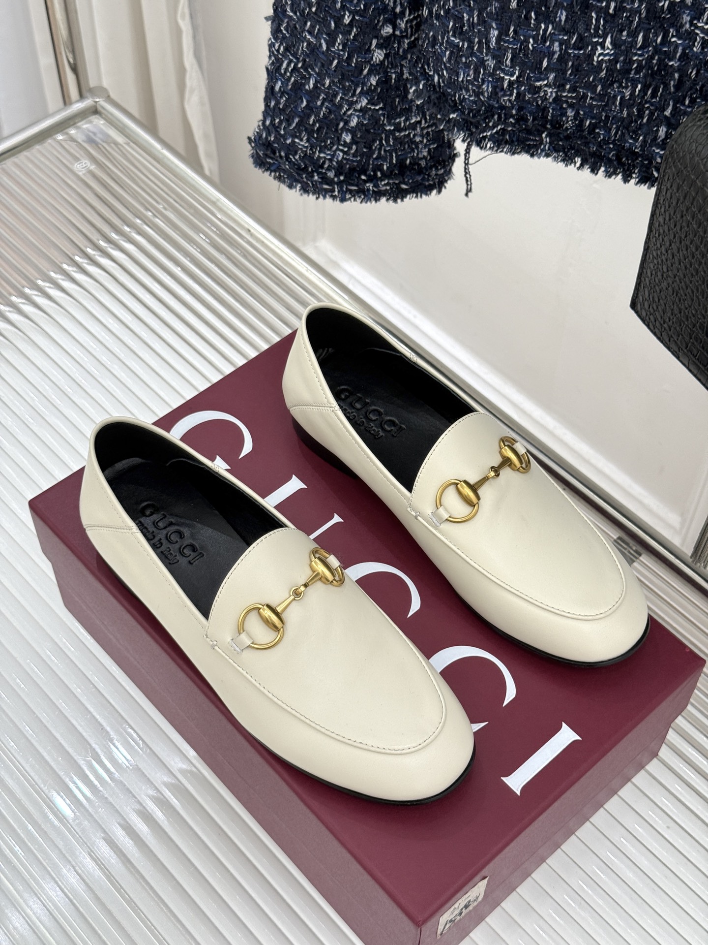 gucci/古驰经典马衔扣踩跟乐福鞋自1953年诞生的传奇符号是优雅与自在的永恒注解。Gucci经典马衔