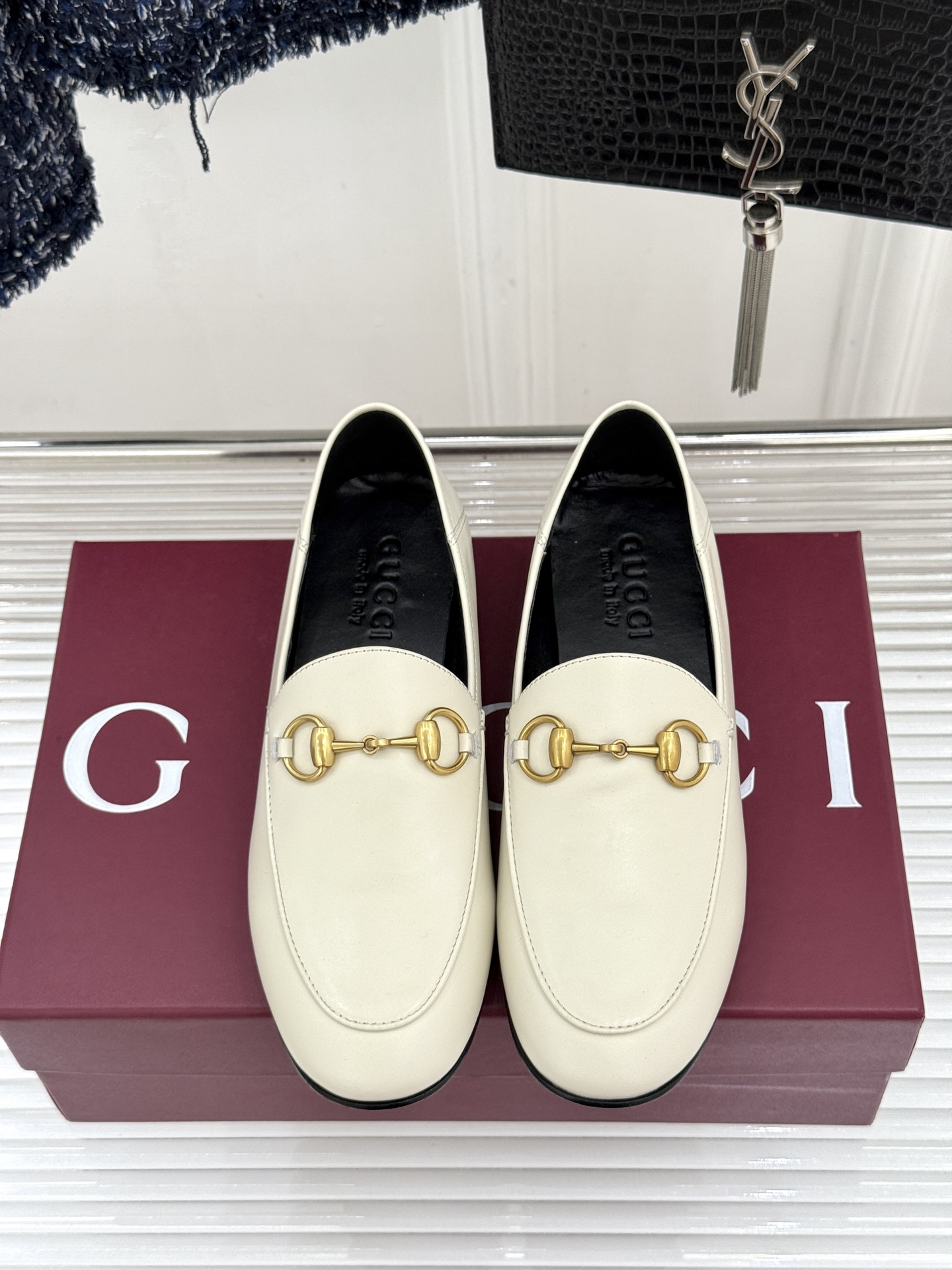 gucci/古驰经典马衔扣踩跟乐福鞋自1953年诞生的传奇符号是优雅与自在的永恒注解。Gucci经典马衔