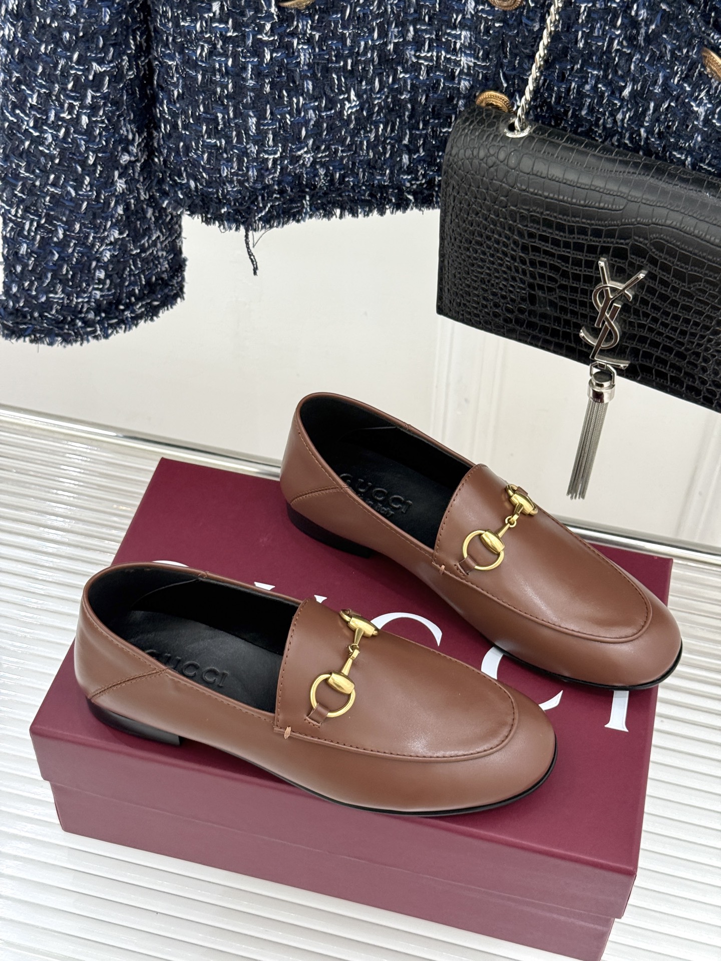 gucci/古驰经典马衔扣踩跟乐福鞋自1953年诞生的传奇符号是优雅与自在的永恒注解。Gucci经典马衔