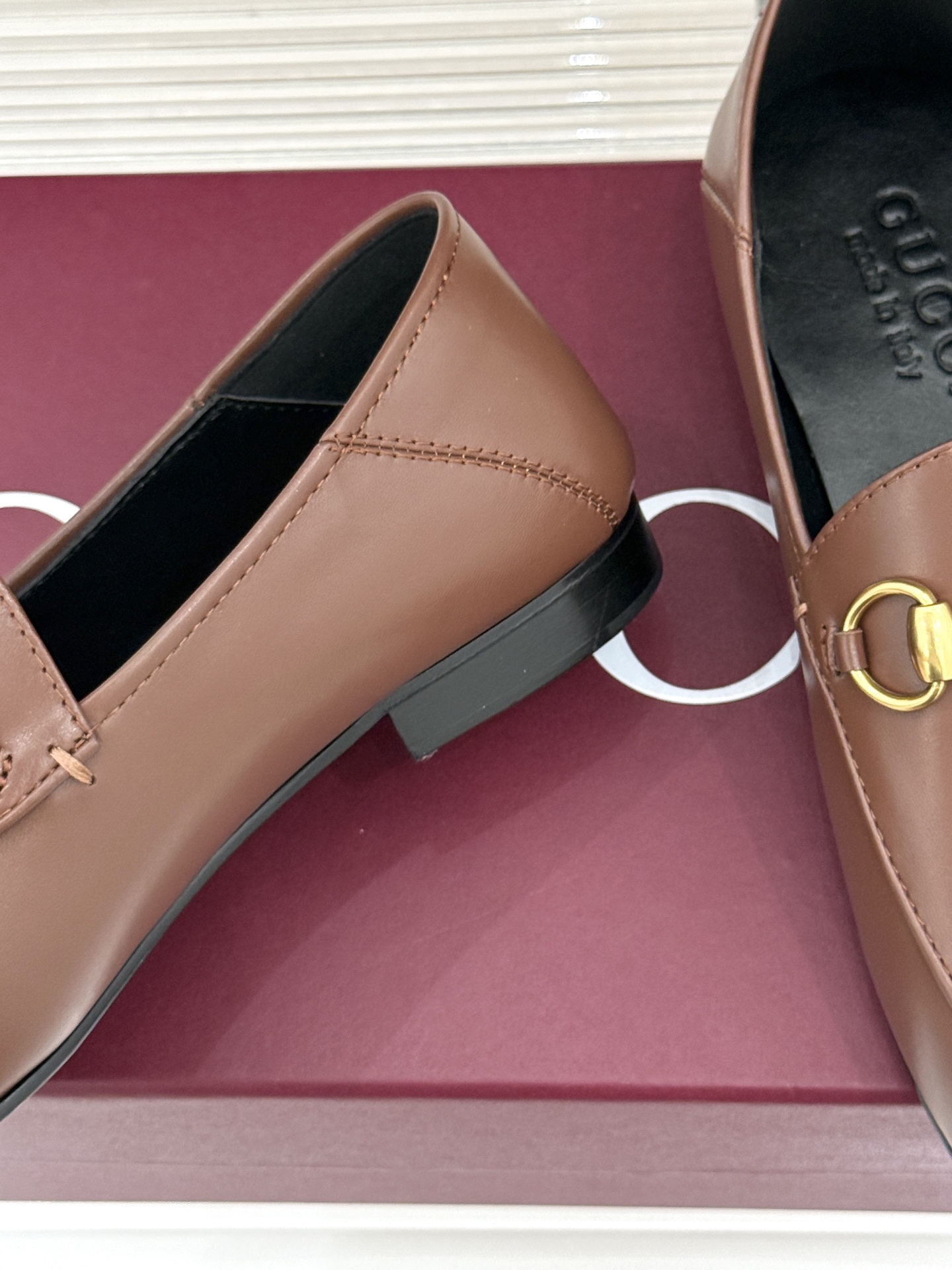 gucci/古驰经典马衔扣踩跟乐福鞋自1953年诞生的传奇符号是优雅与自在的永恒注解。Gucci经典马衔