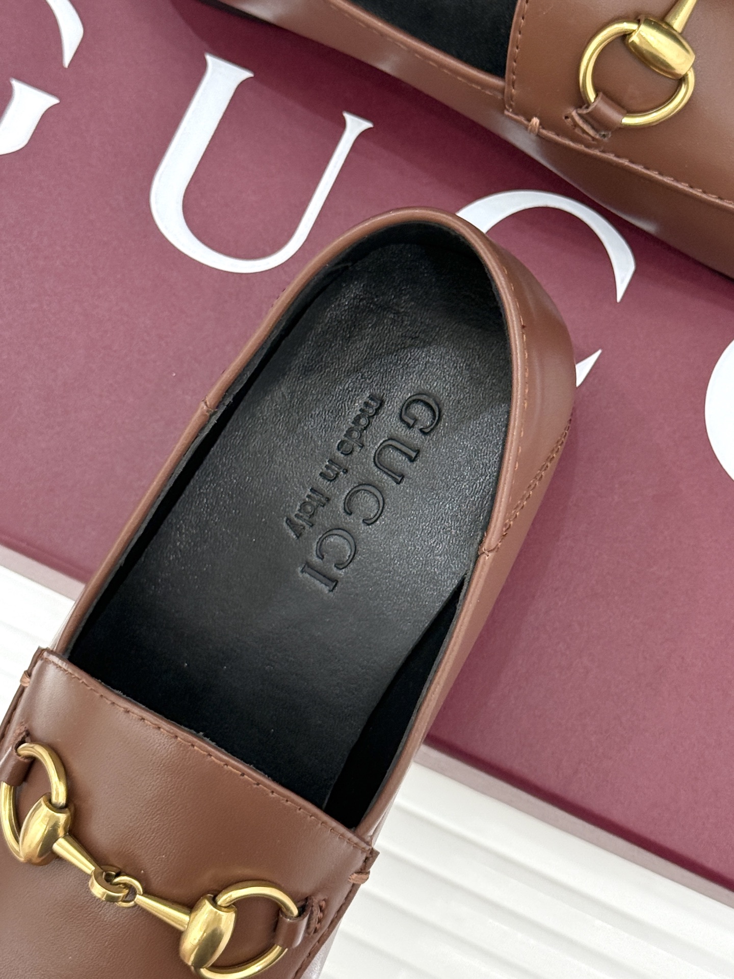 gucci/古驰经典马衔扣踩跟乐福鞋自1953年诞生的传奇符号是优雅与自在的永恒注解。Gucci经典马衔