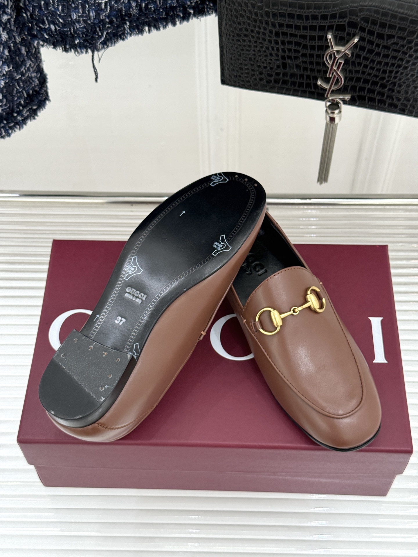 gucci/古驰经典马衔扣踩跟乐福鞋自1953年诞生的传奇符号是优雅与自在的永恒注解。Gucci经典马衔