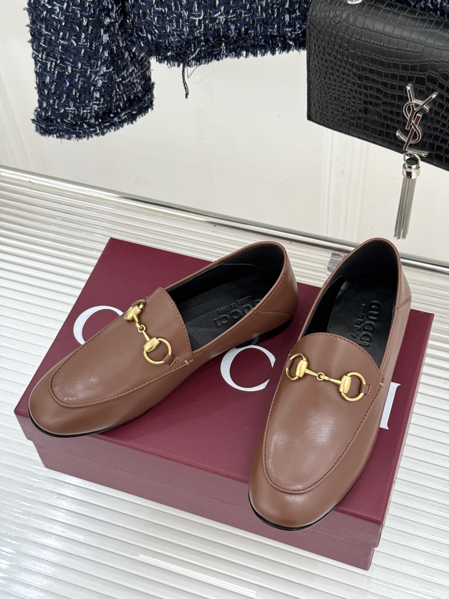 gucci/古驰经典马衔扣踩跟乐福鞋自1953年诞生的传奇符号是优雅与自在的永恒注解。Gucci经典马衔